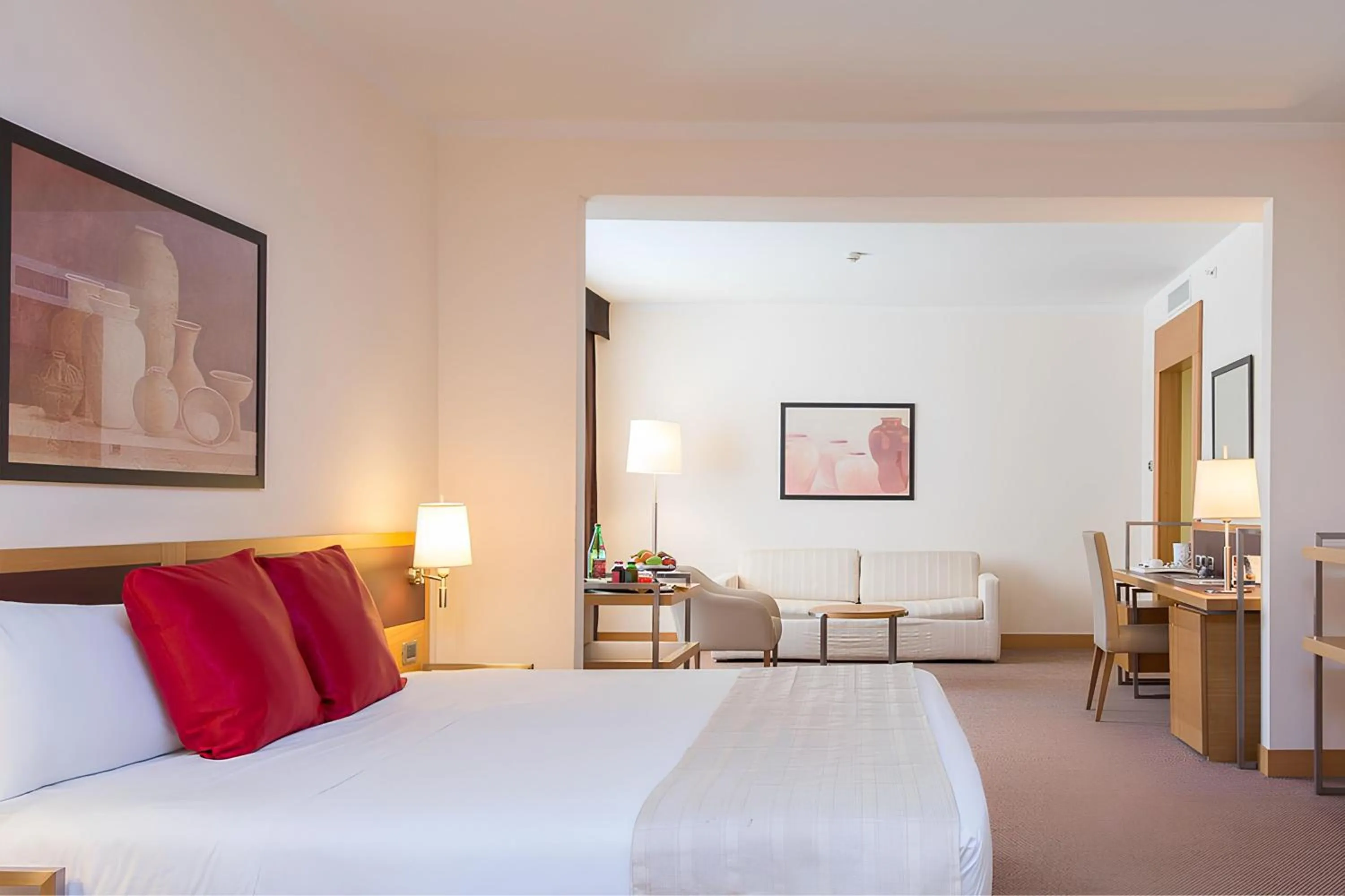 Photo of the whole room, Bed in Plaza Caserta