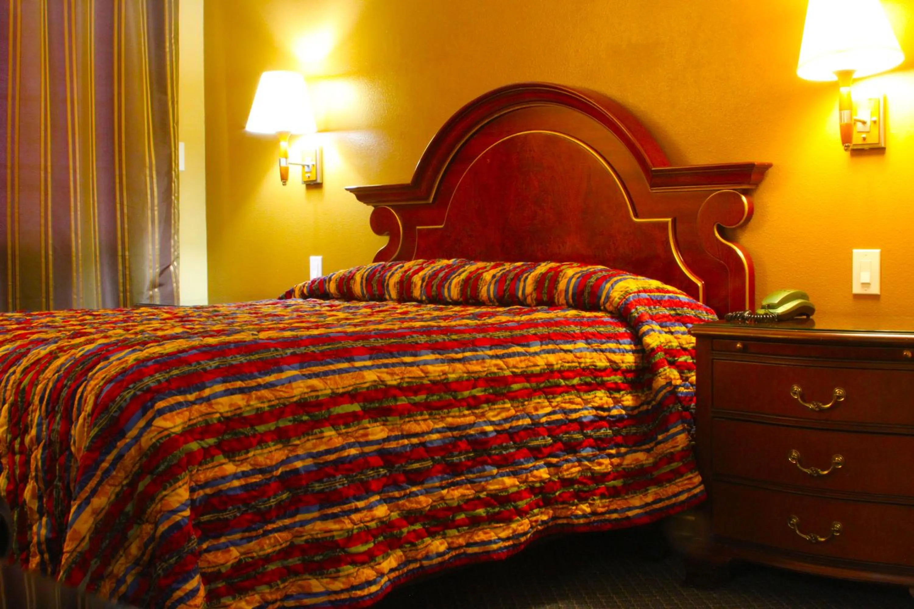 Bed in Redondo Beach Inn-LAX