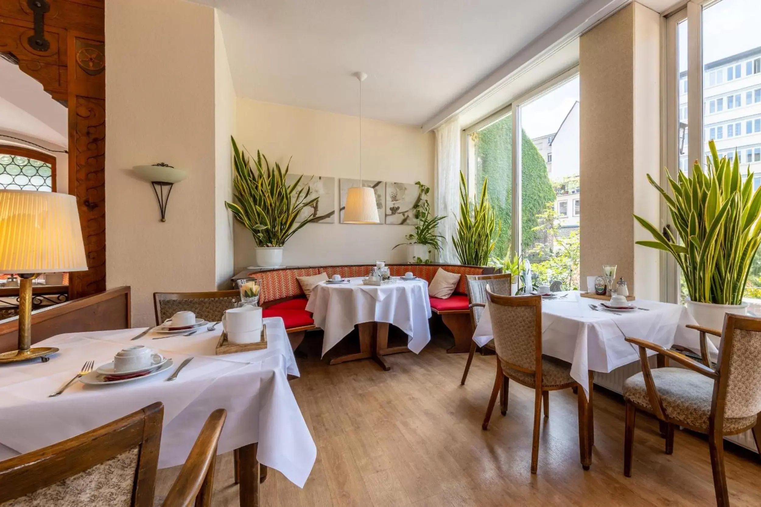 Restaurant/Places to Eat in Trip Inn Aschaffenburger Hof