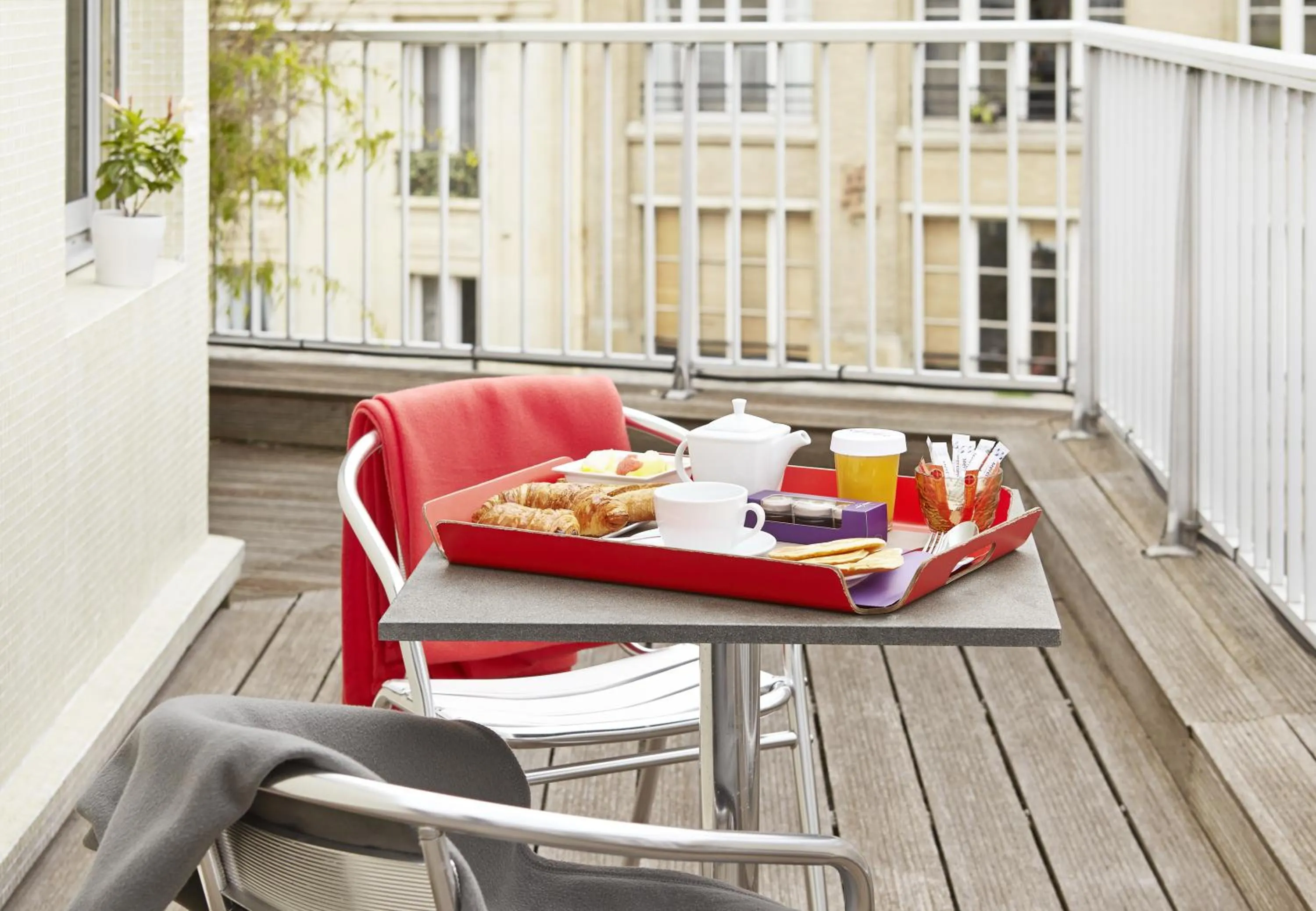 Patio in Mercure Paris Bastille Saint Antoine