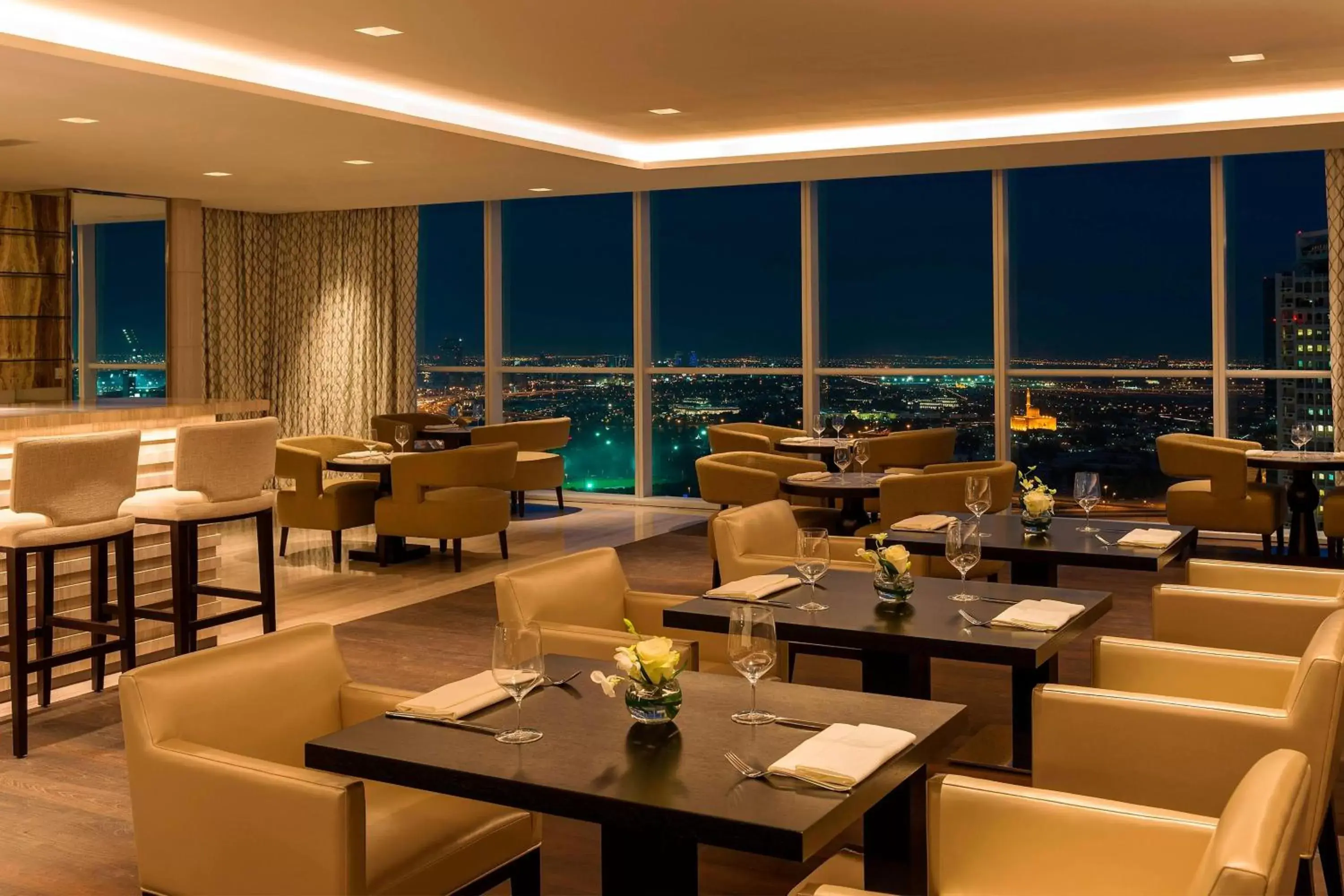 Lounge or bar, Restaurant/Places to Eat in Sheraton Grand Hotel, Dubai