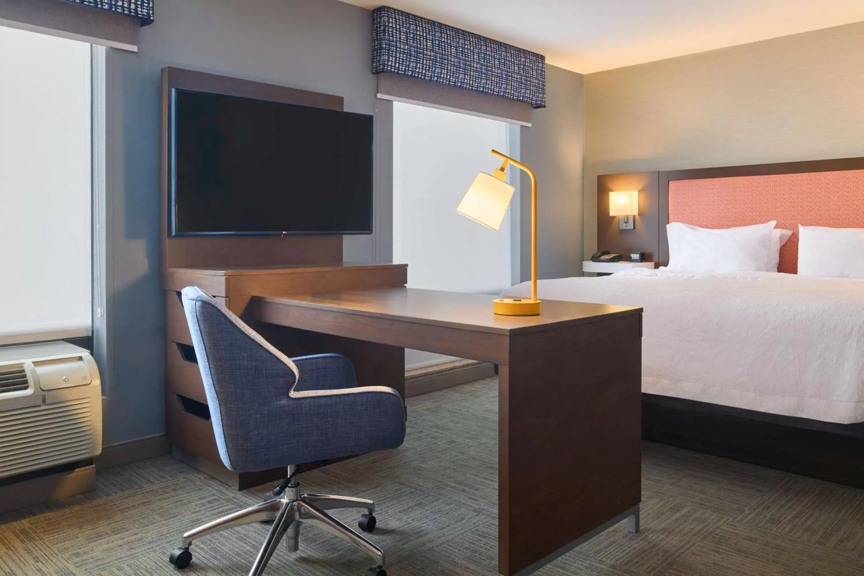 Bedroom, TV/Entertainment Center in Hampton Inn & Suites Providence / Smithfield