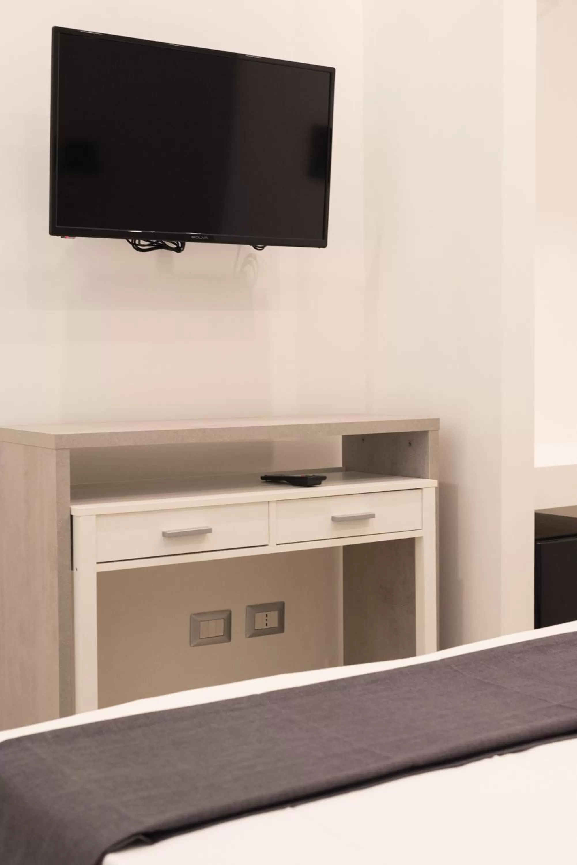 TV/Entertainment Center in Toledo in