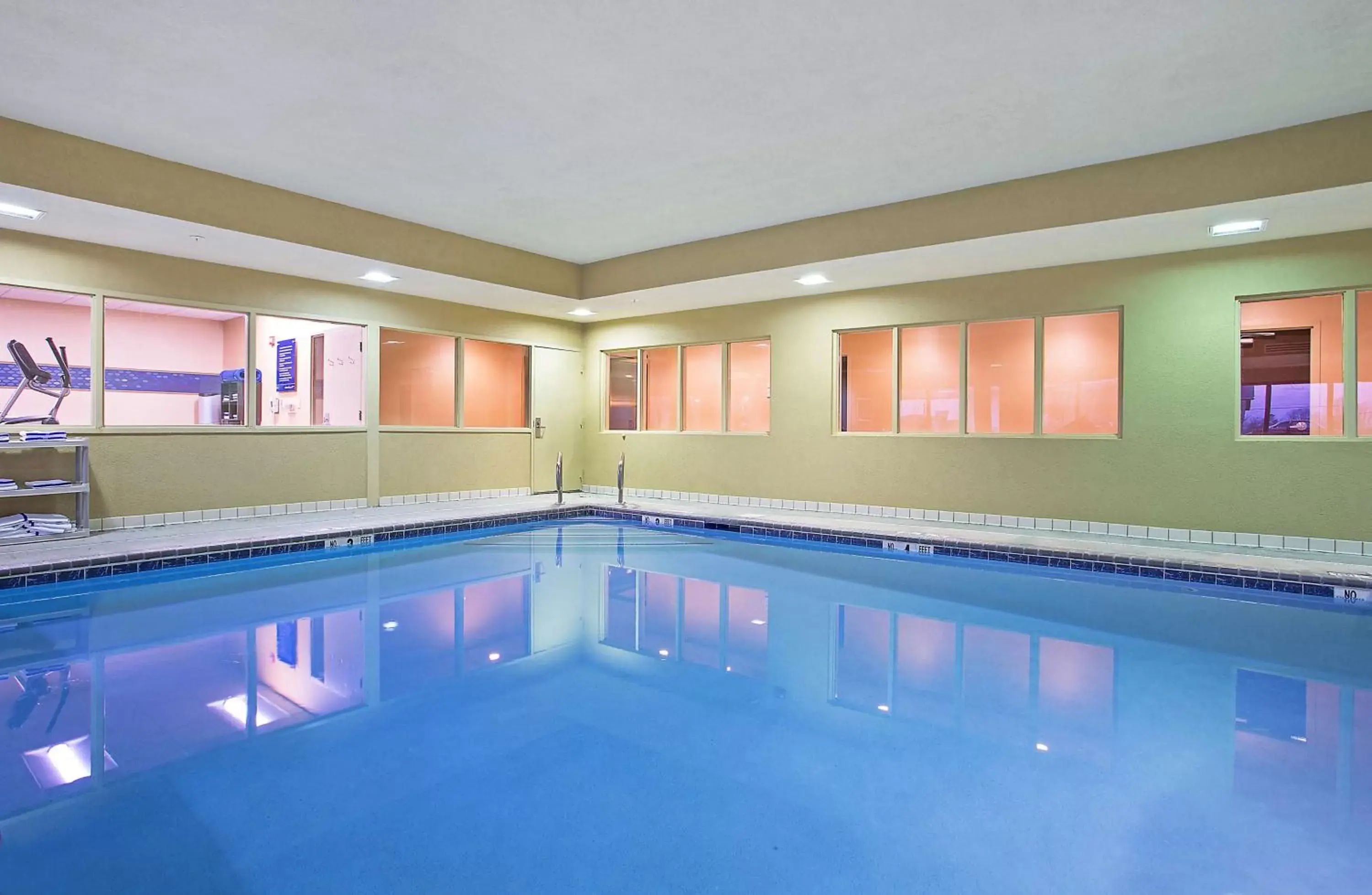 Pool view, Swimming Pool in Hampton Inn By Hilton Dry Ridge