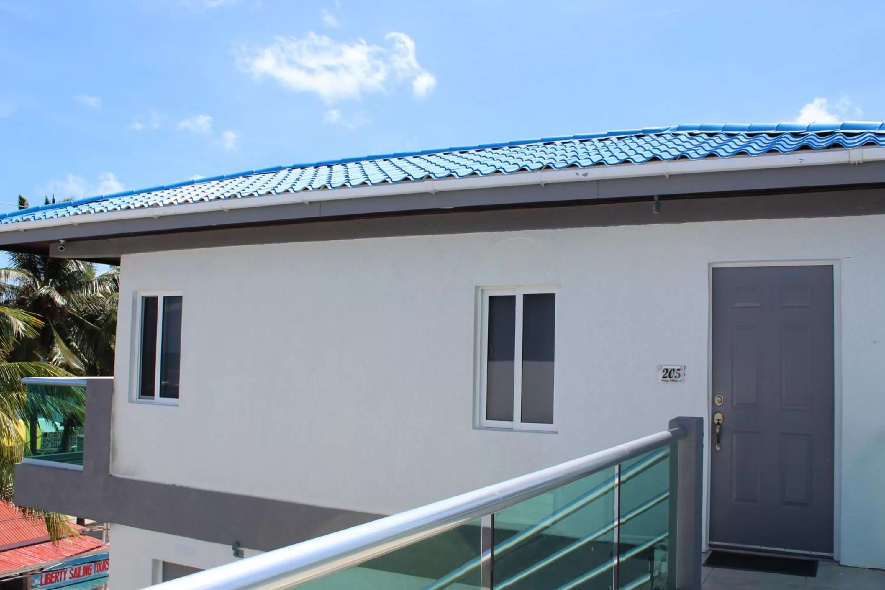 Facade/entrance in Barefoot Caye Caulker Hotel
