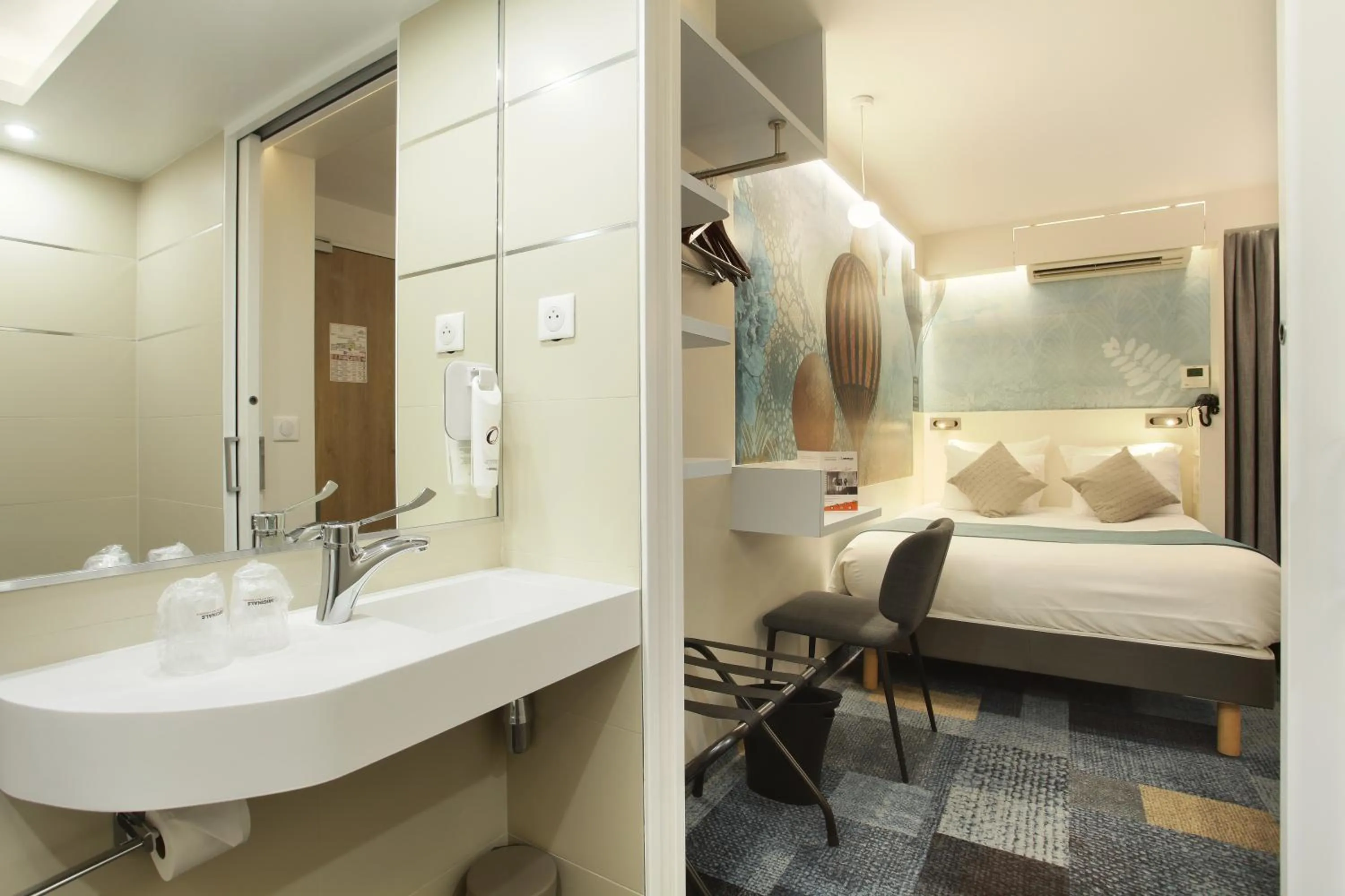 Shower, Bed in Hotel Apolonia Paris Mouffetard, Sure Hotel Collection by Best Western