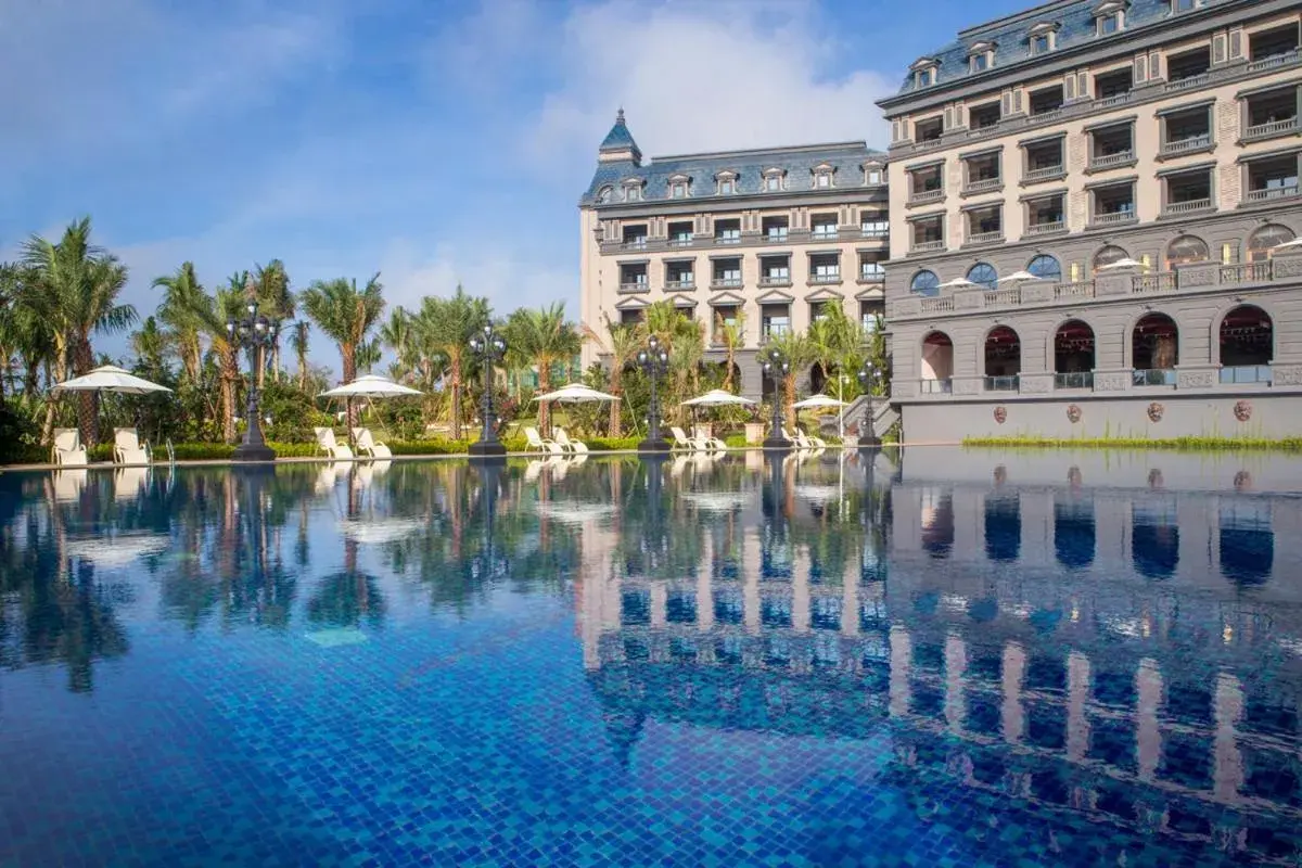 Swimming Pool in Wyndham Garden Haikou South