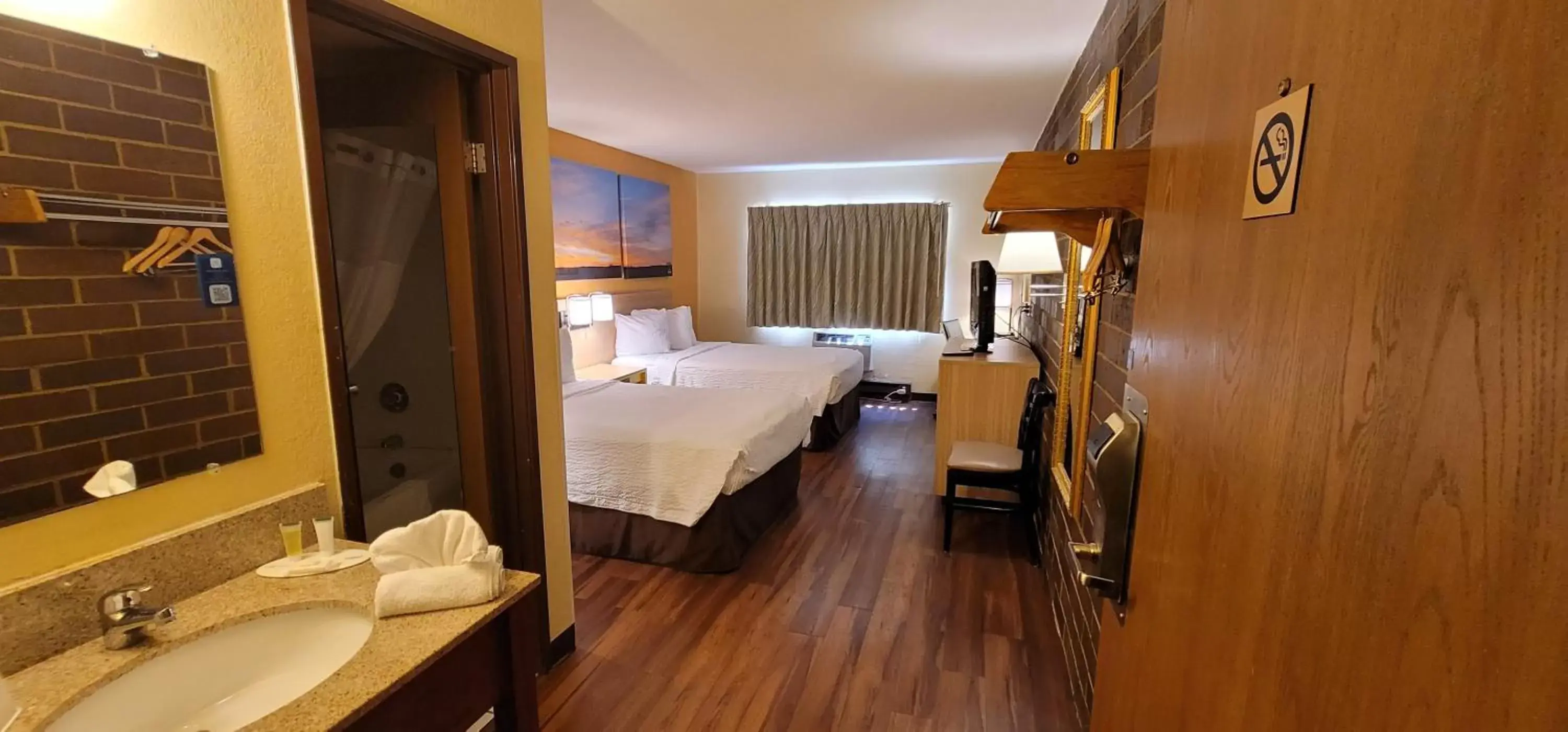 Photo of the whole room, Bed in Days Inn by Wyndham Rockford