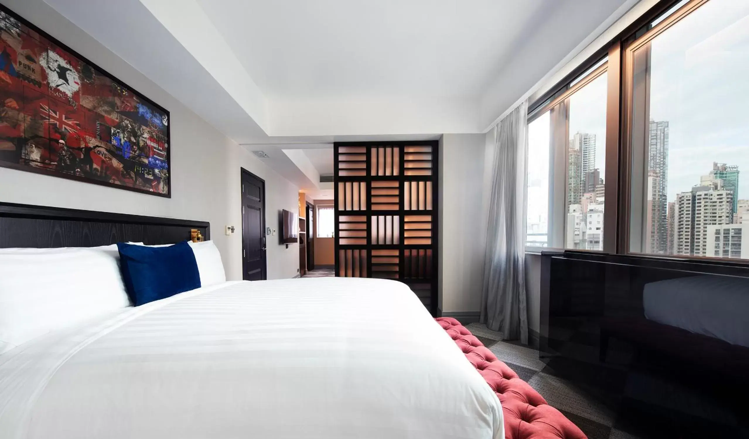 Photo of the whole room, Bed in Ovolo Central