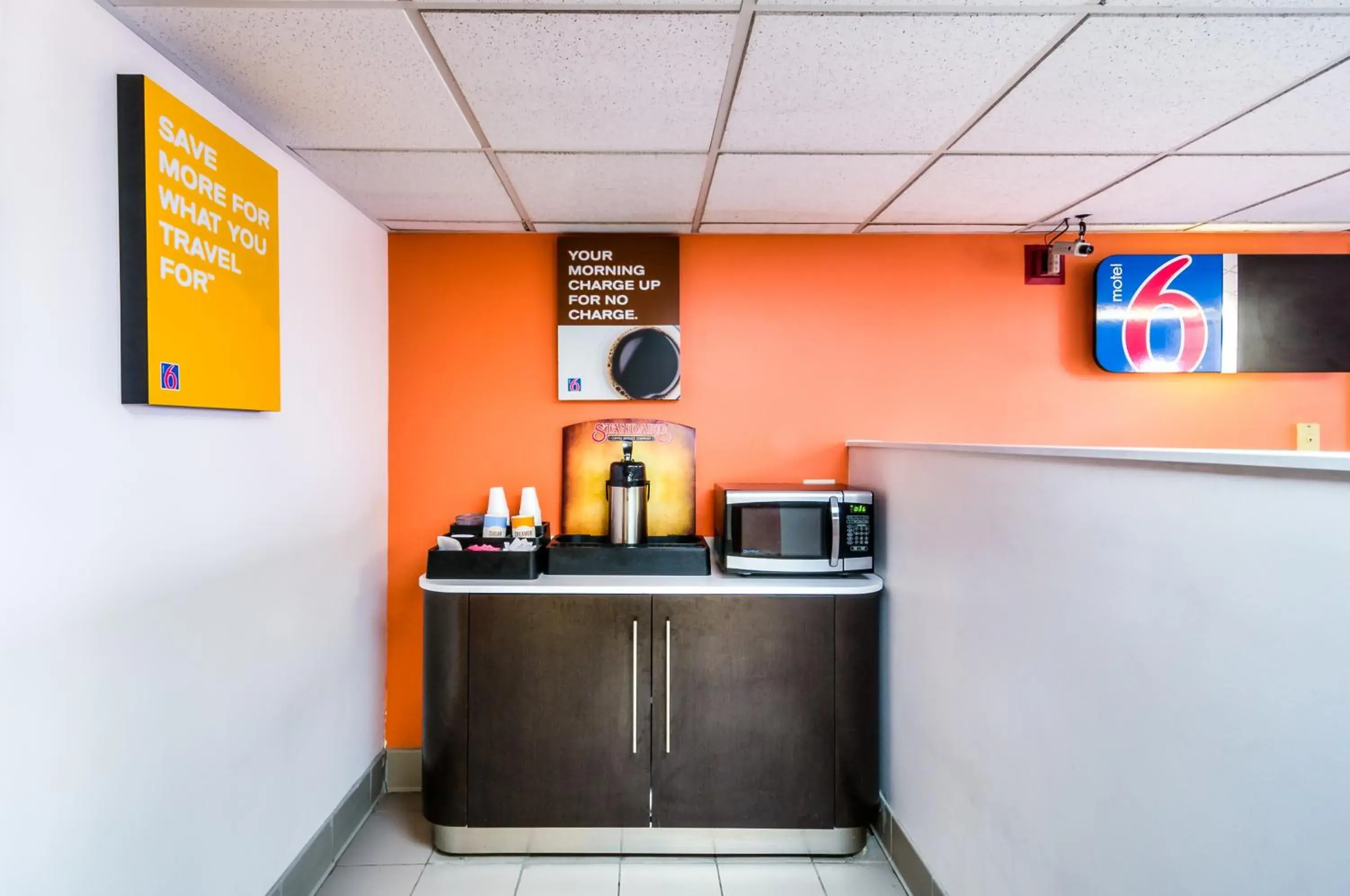 Lobby or reception in Motel 6-Lansing, IL - Chicago South Lobby or reception in Motel 6-Lansing, IL - Chicago South