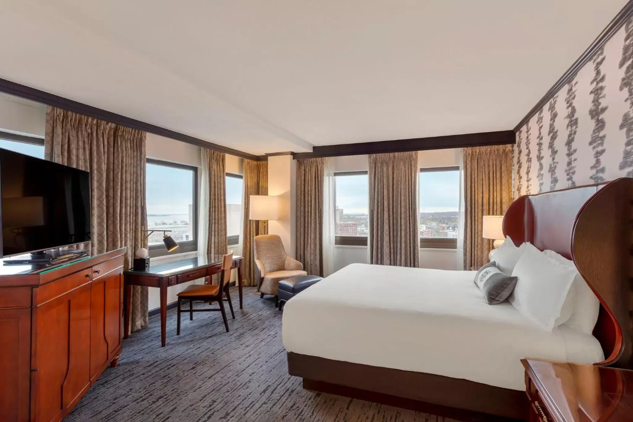 Bedroom in Omni New Haven Hotel at Yale