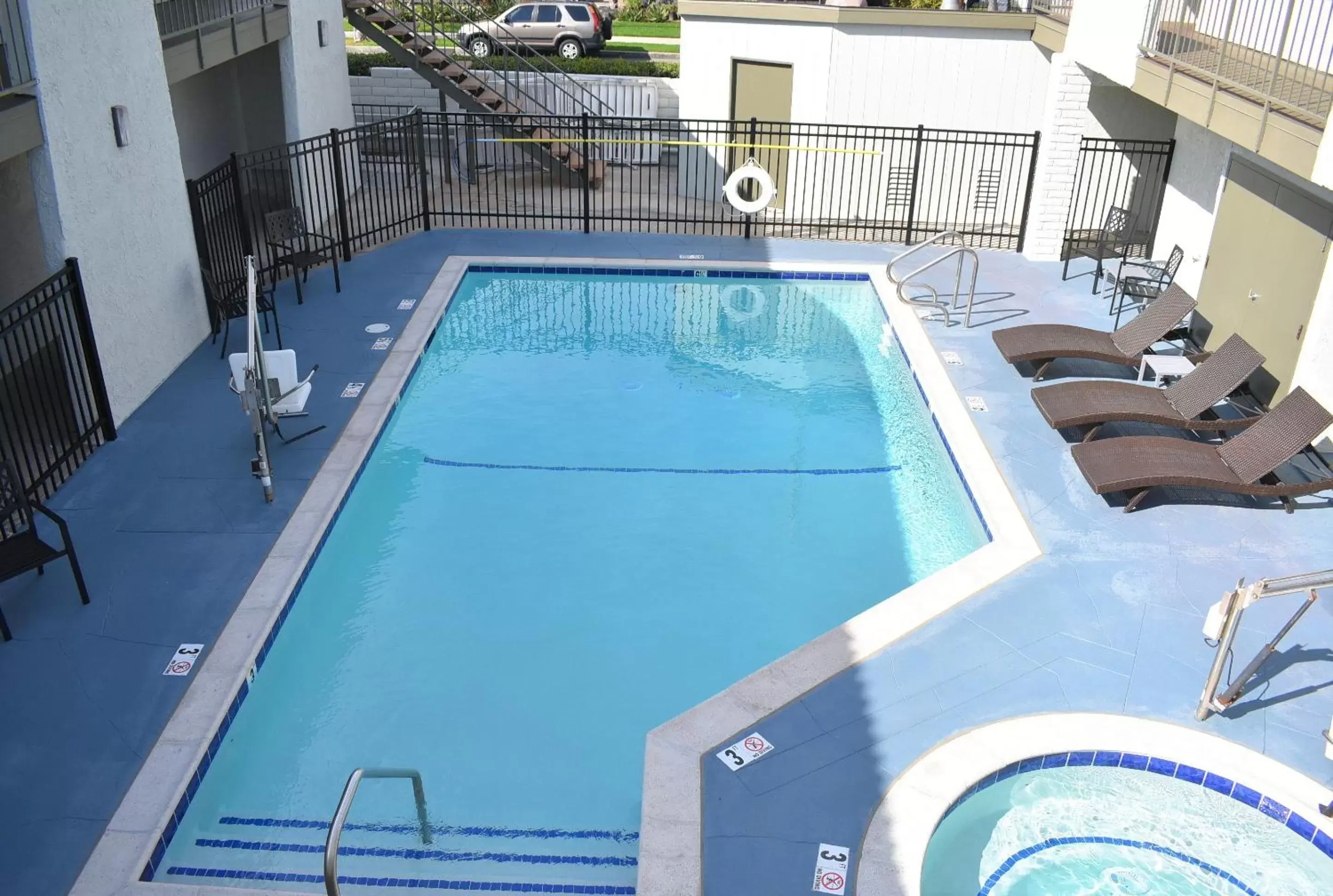 Swimming pool, Pool View in Signature Anaheim Maingate