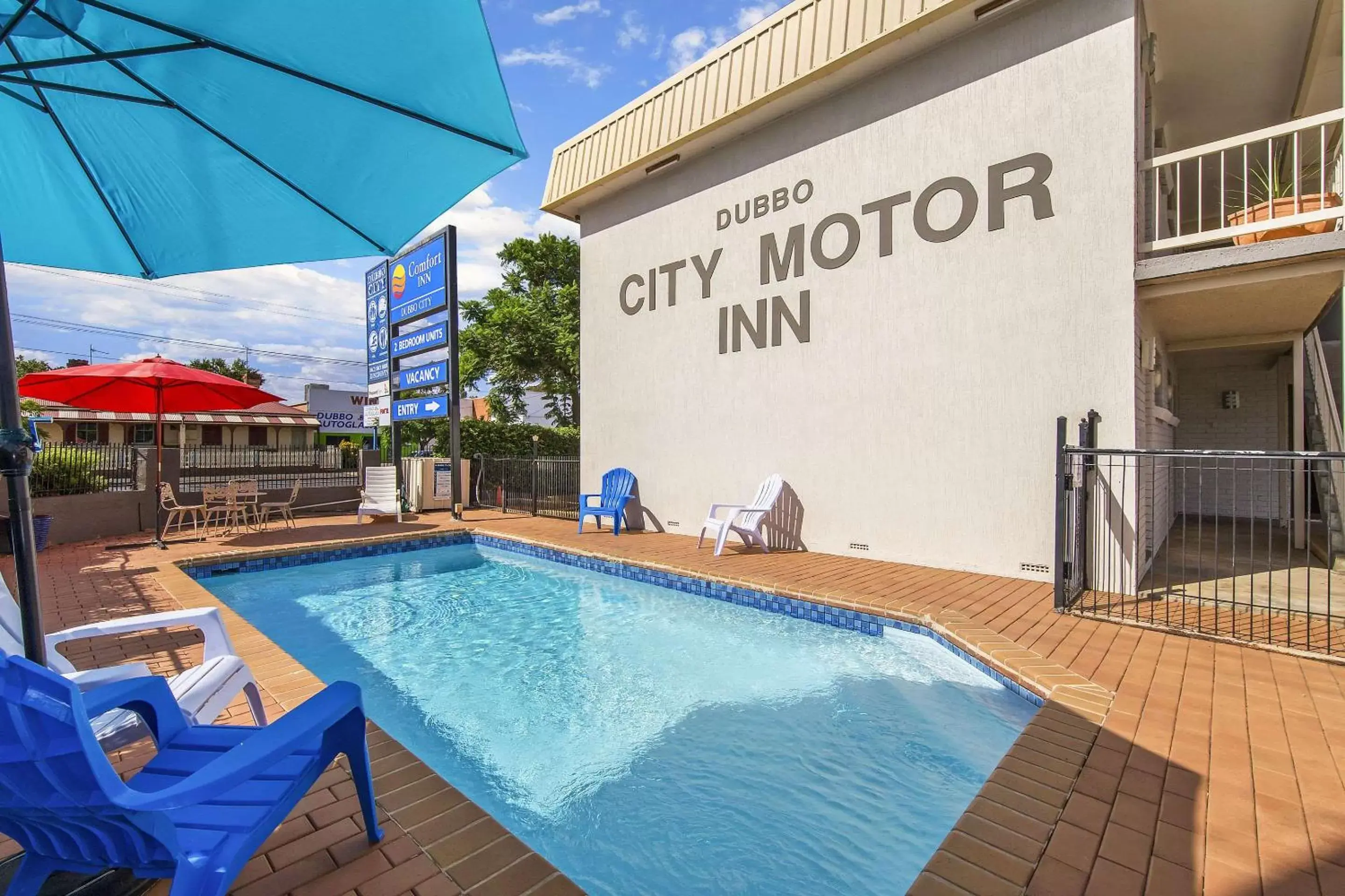 Property building, Swimming Pool in Comfort Inn Dubbo City