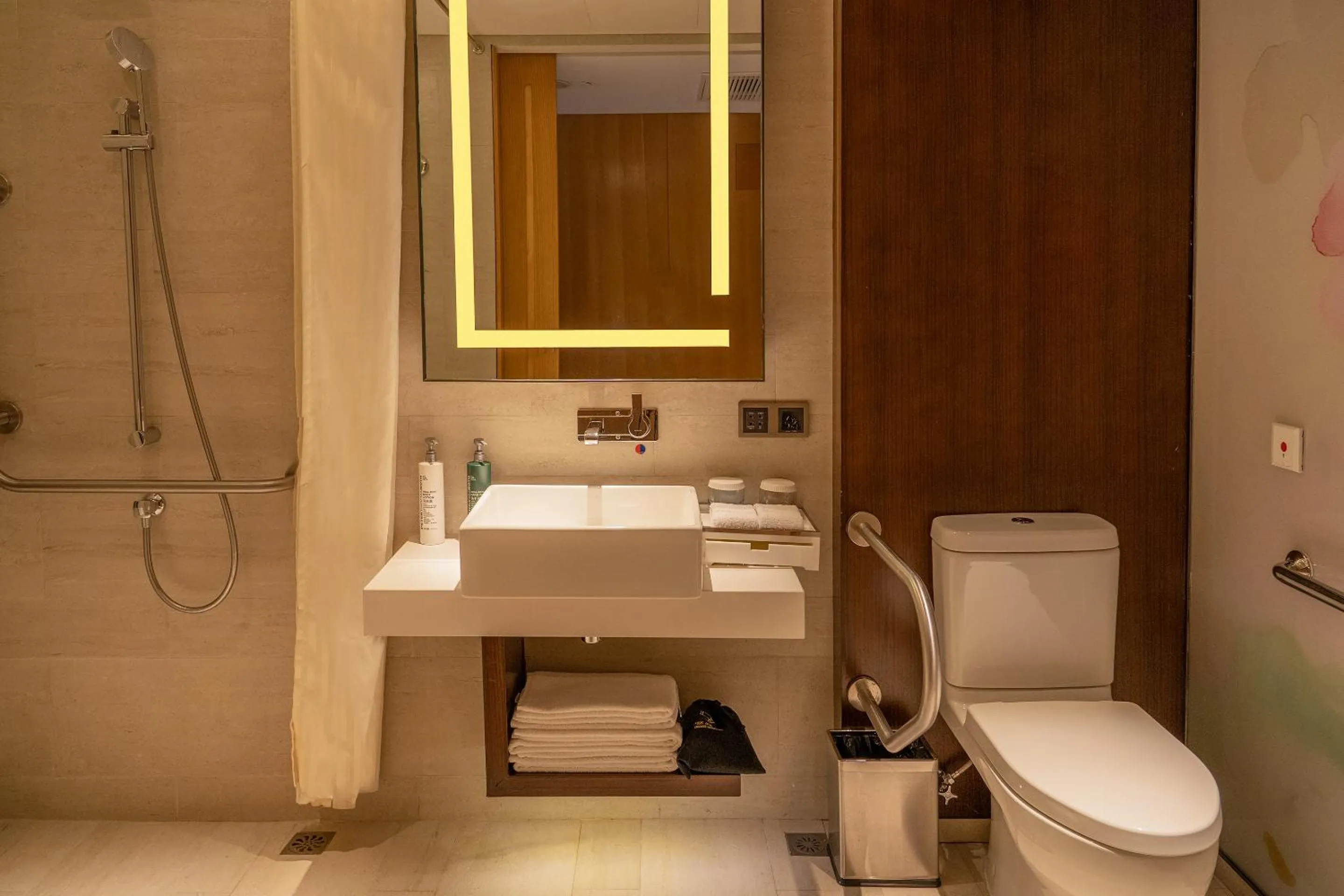 Toilet in Hilton Garden Inn Lijiang