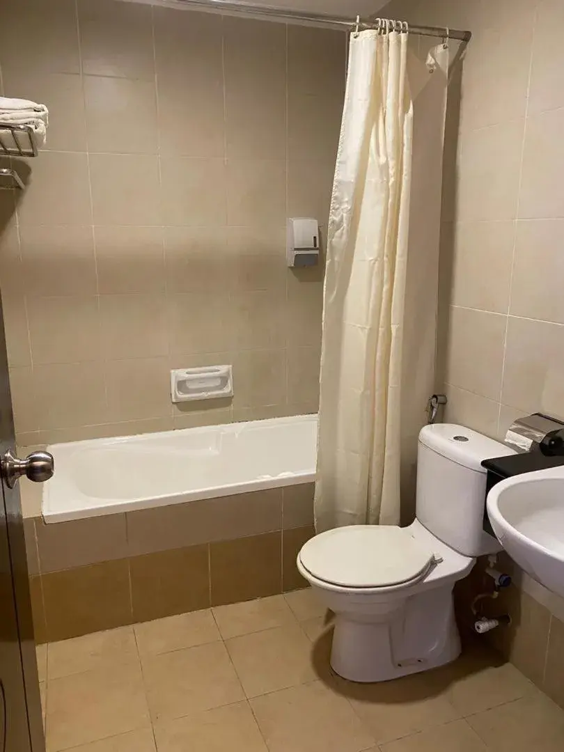 Bathroom in Swan Garden Hotel