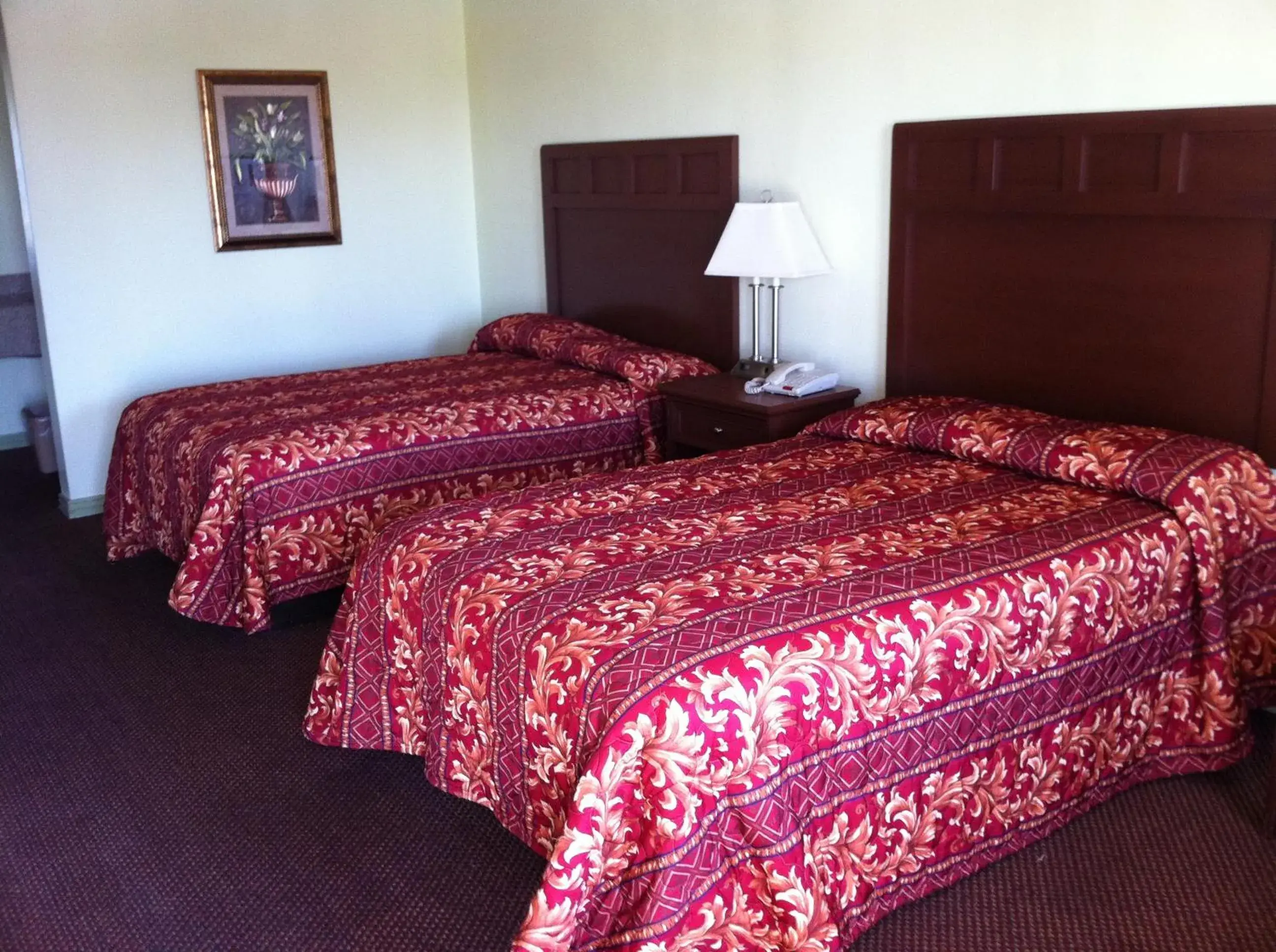 Bed in Victorian Inn Midland