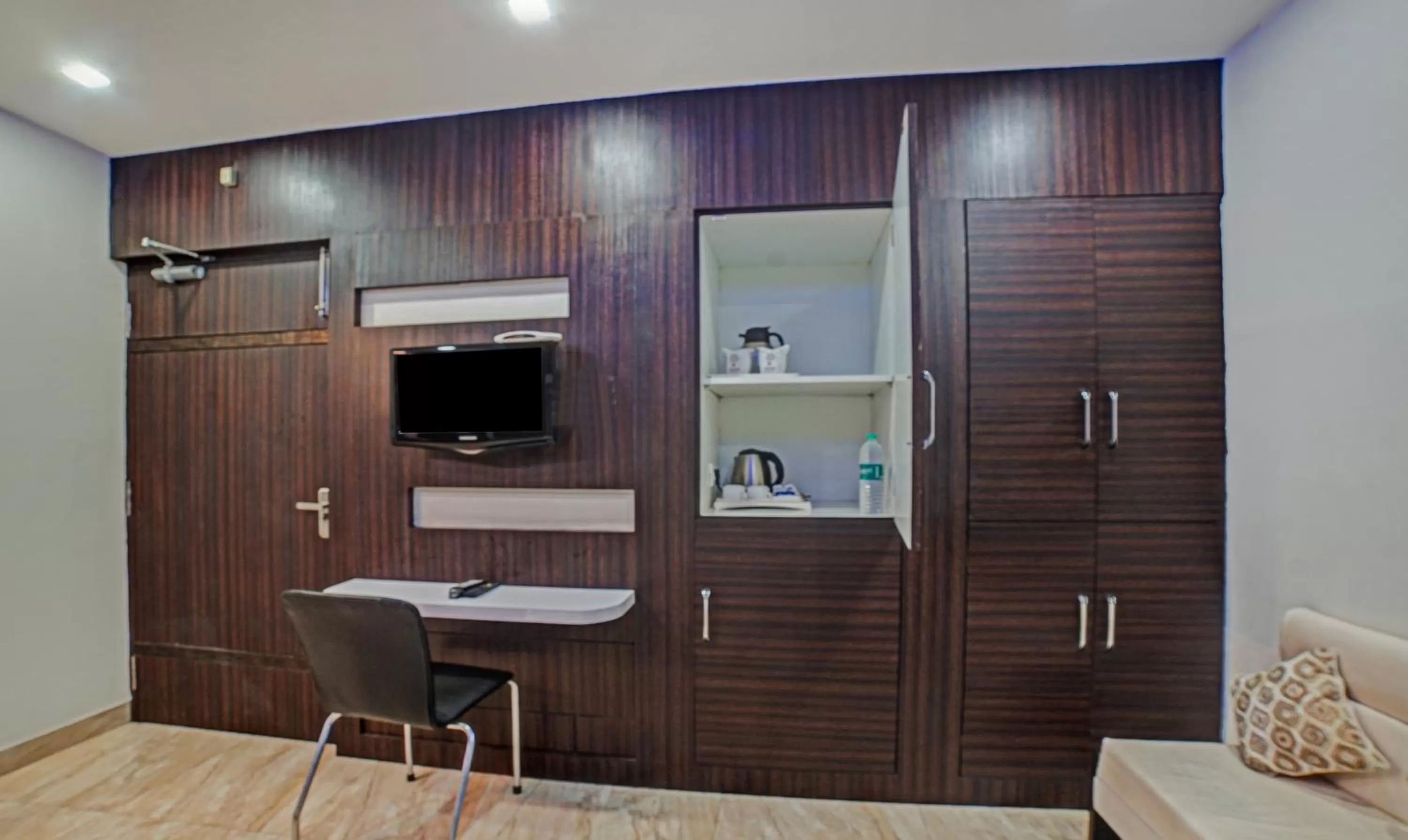 TV and multimedia, TV/Entertainment Center in Treebo Trend South Park Bistupur