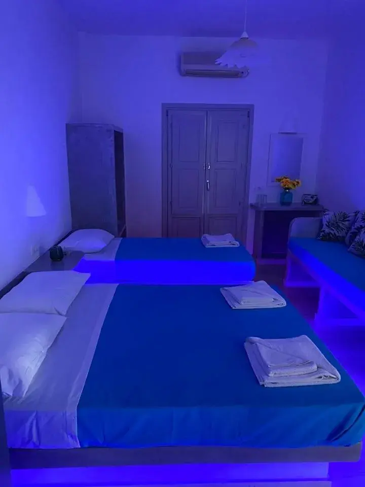 Property building, Bed in Hotel Hellas