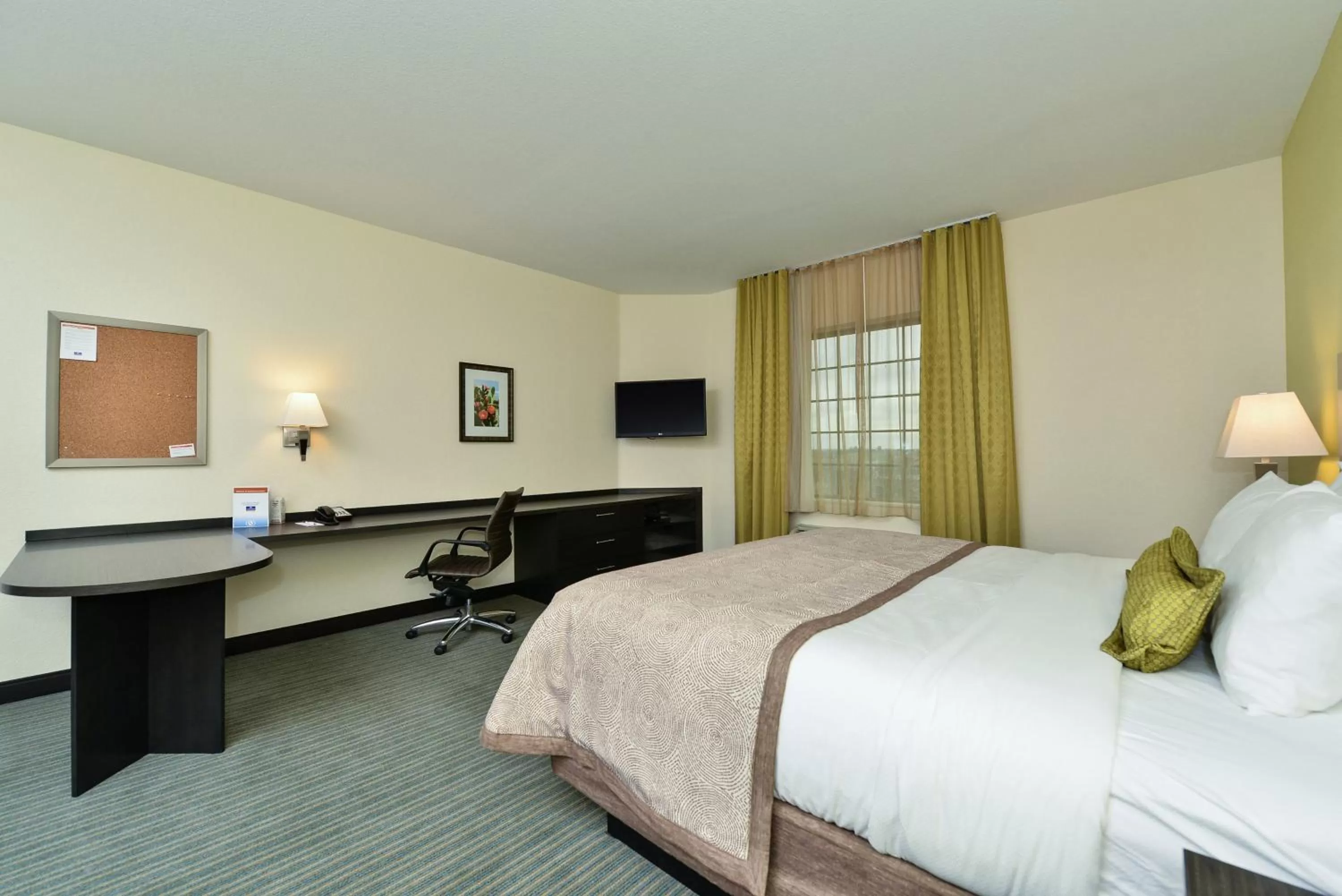 Photo of the whole room, Bed in Candlewood Suites Monahans by IHG
