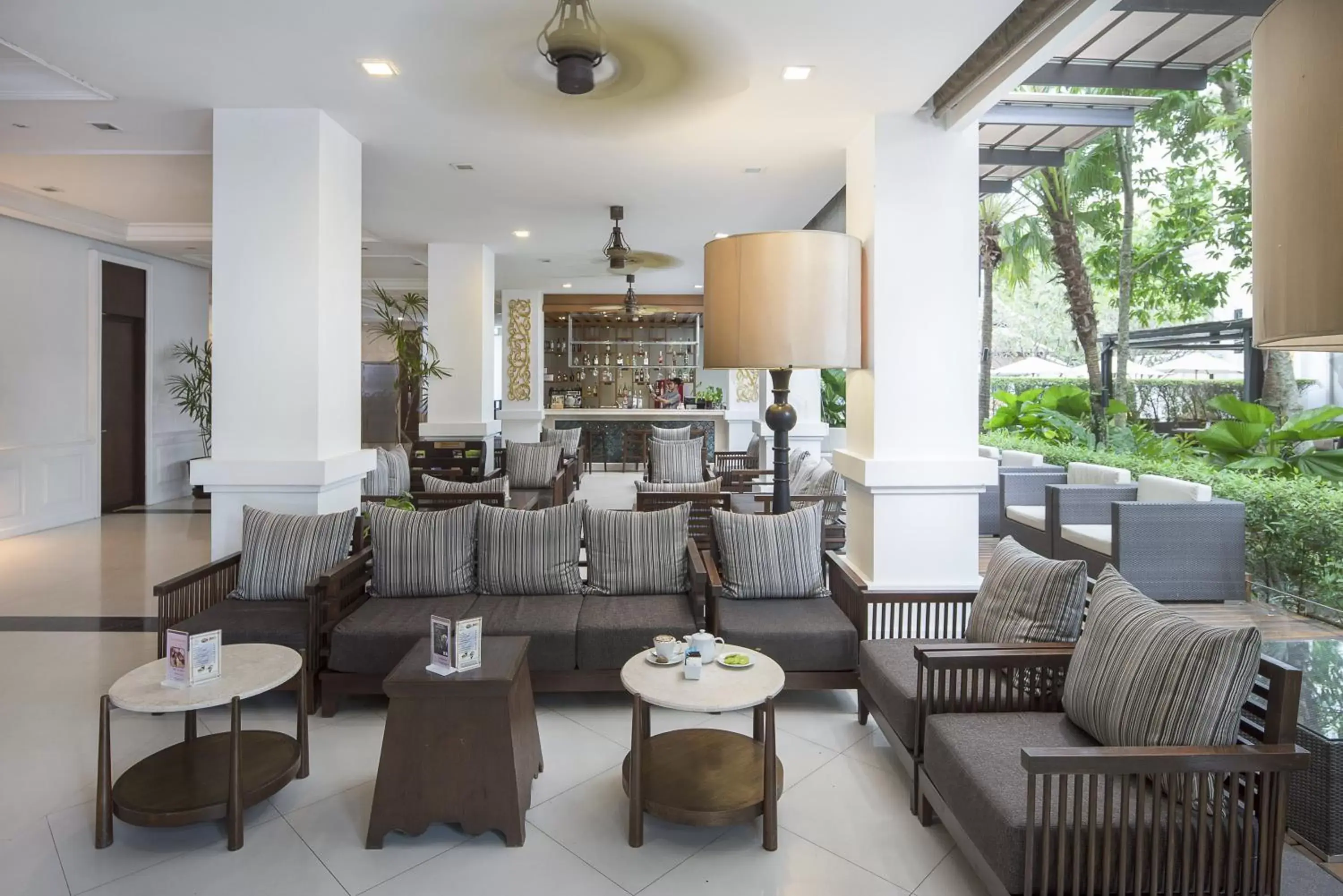 Lounge or bar in Centara Anda Dhevi Resort and Spa - SHA Plus