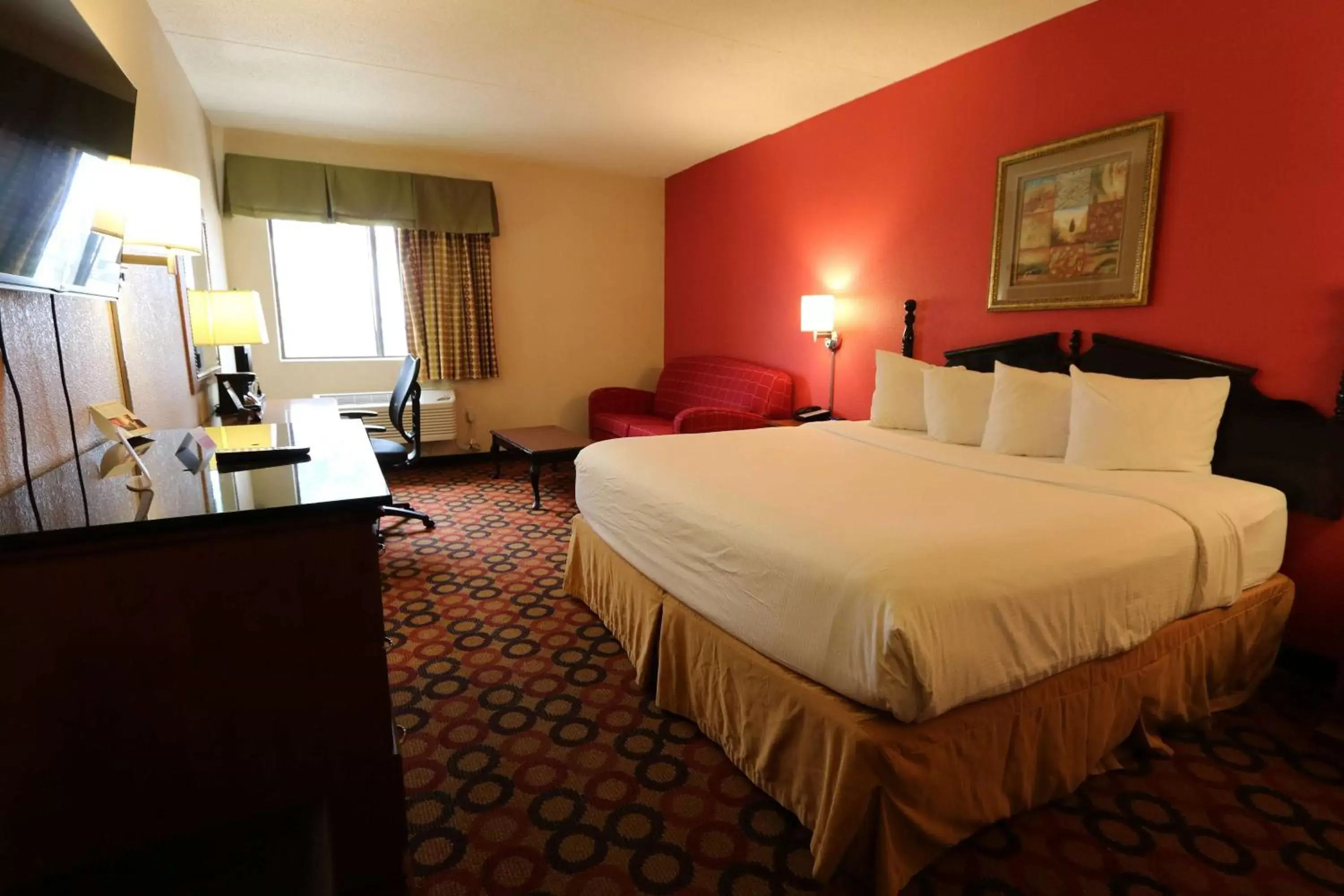 Photo of the whole room, Bed in Ramada by Wyndham Bolingbrook