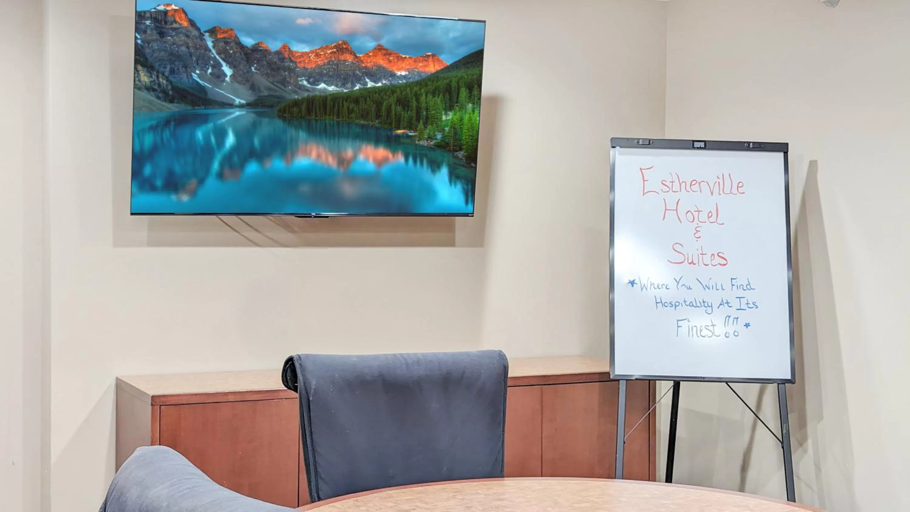 Estherville Hotel & Suites