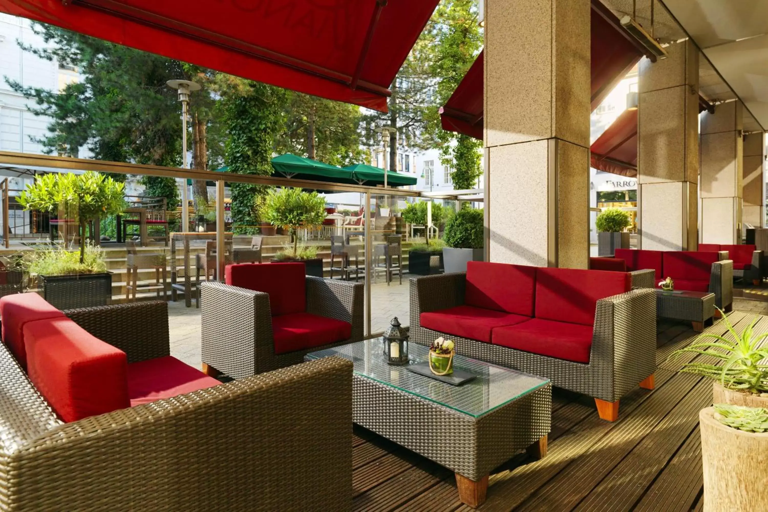 Restaurant/places to eat, Seating Area in Hamburg Marriott Hotel