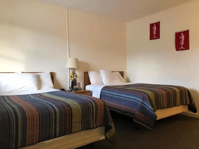 Bed in Wachapreague Inn - Motel Rooms