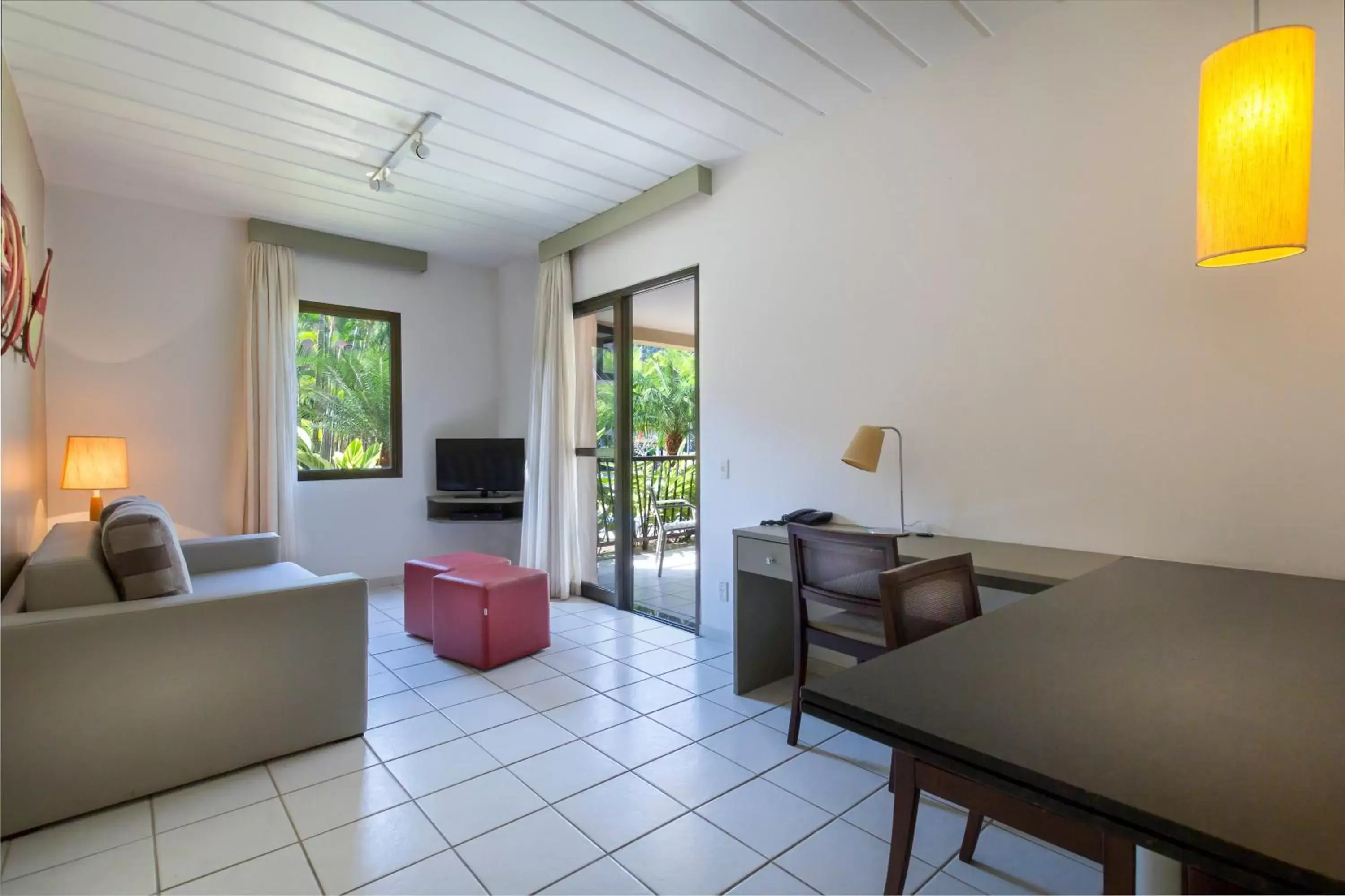 Bed, Seating Area in Mercure Angra dos Reis