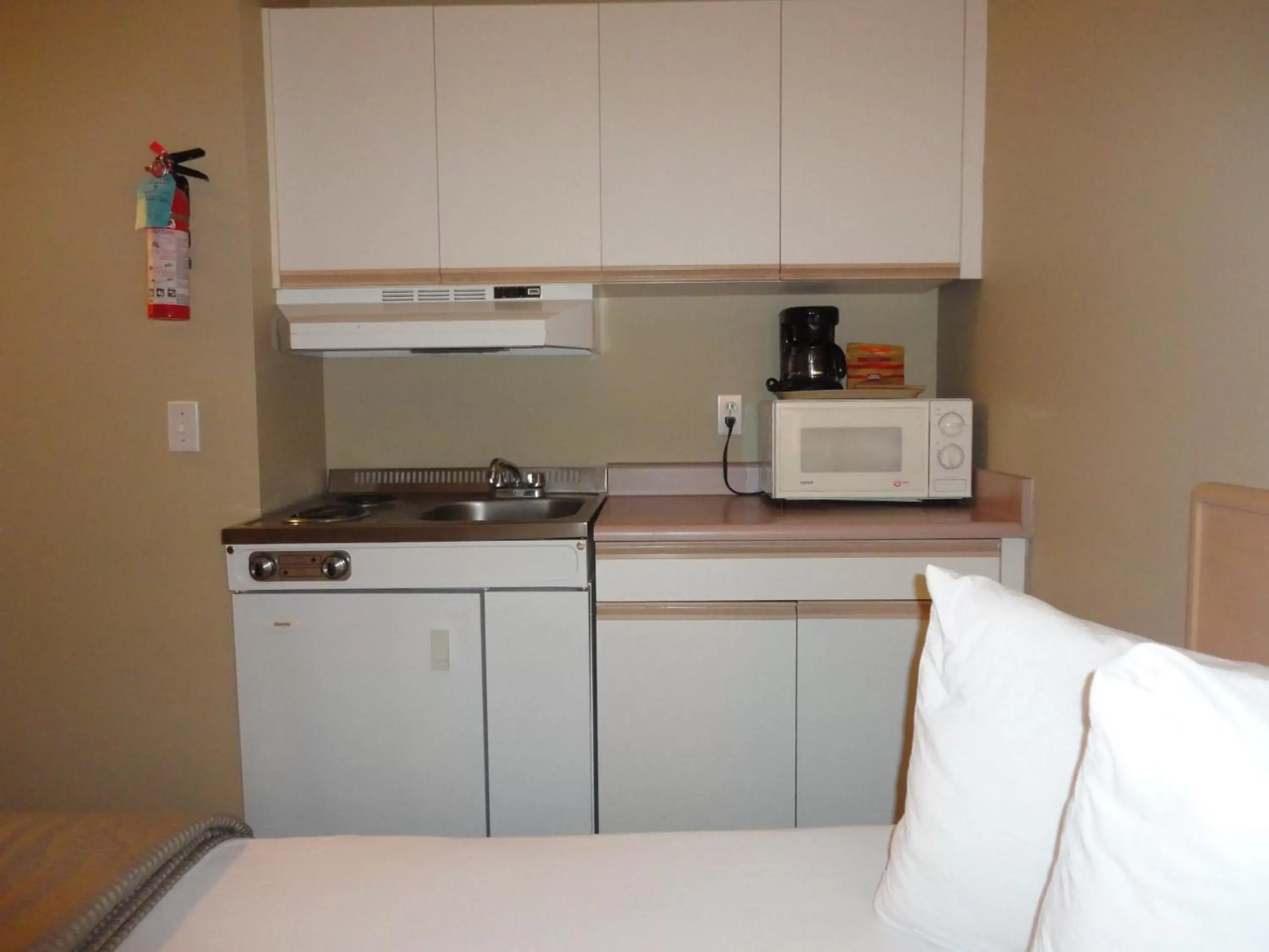 Kitchen or kitchenette, Kitchen/Kitchenette in Super 8 by Wyndham West Kelowna BC