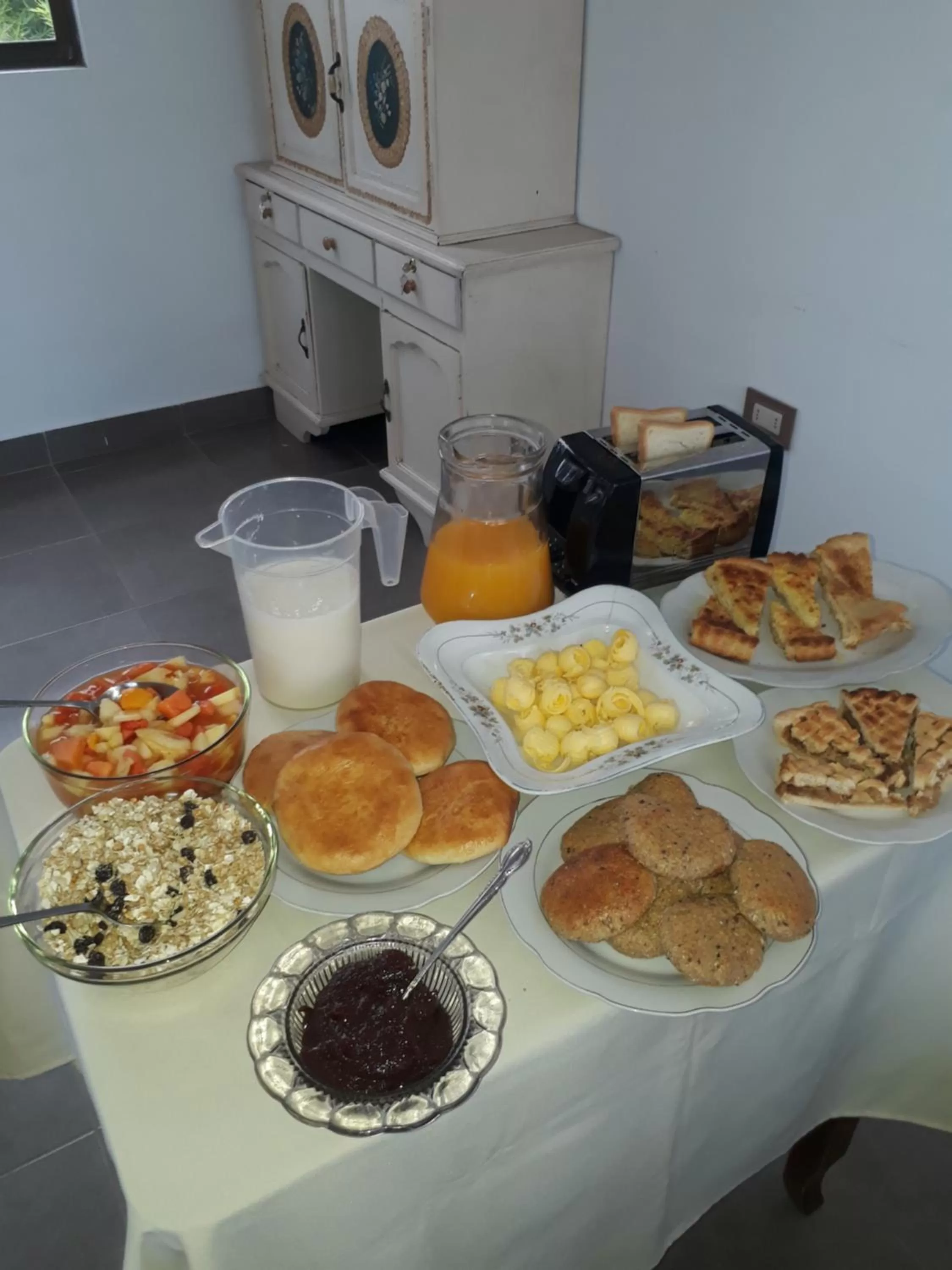 Breakfast in El Jardin De Su Merced B&B