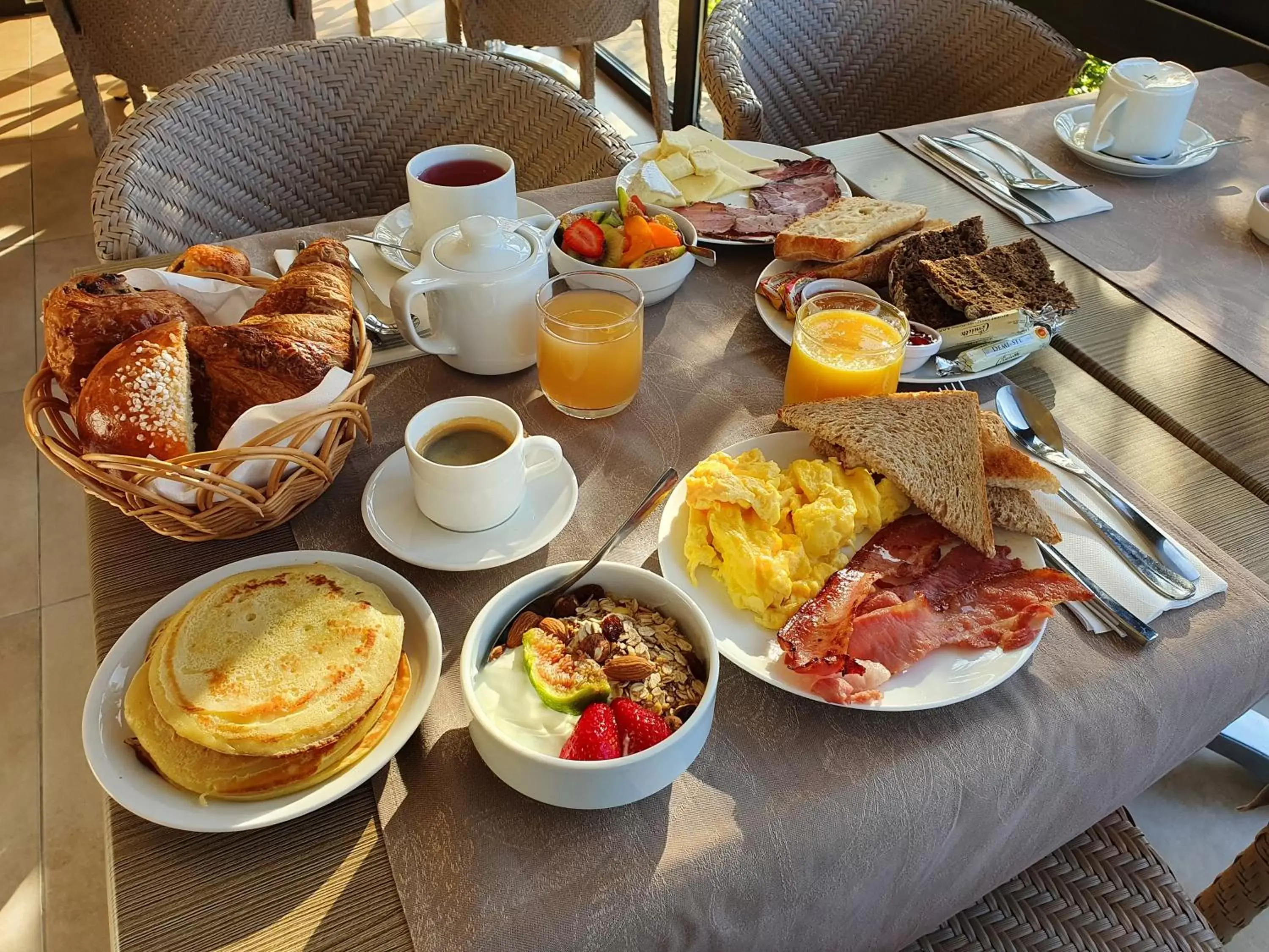 Buffet breakfast in Le Mariana