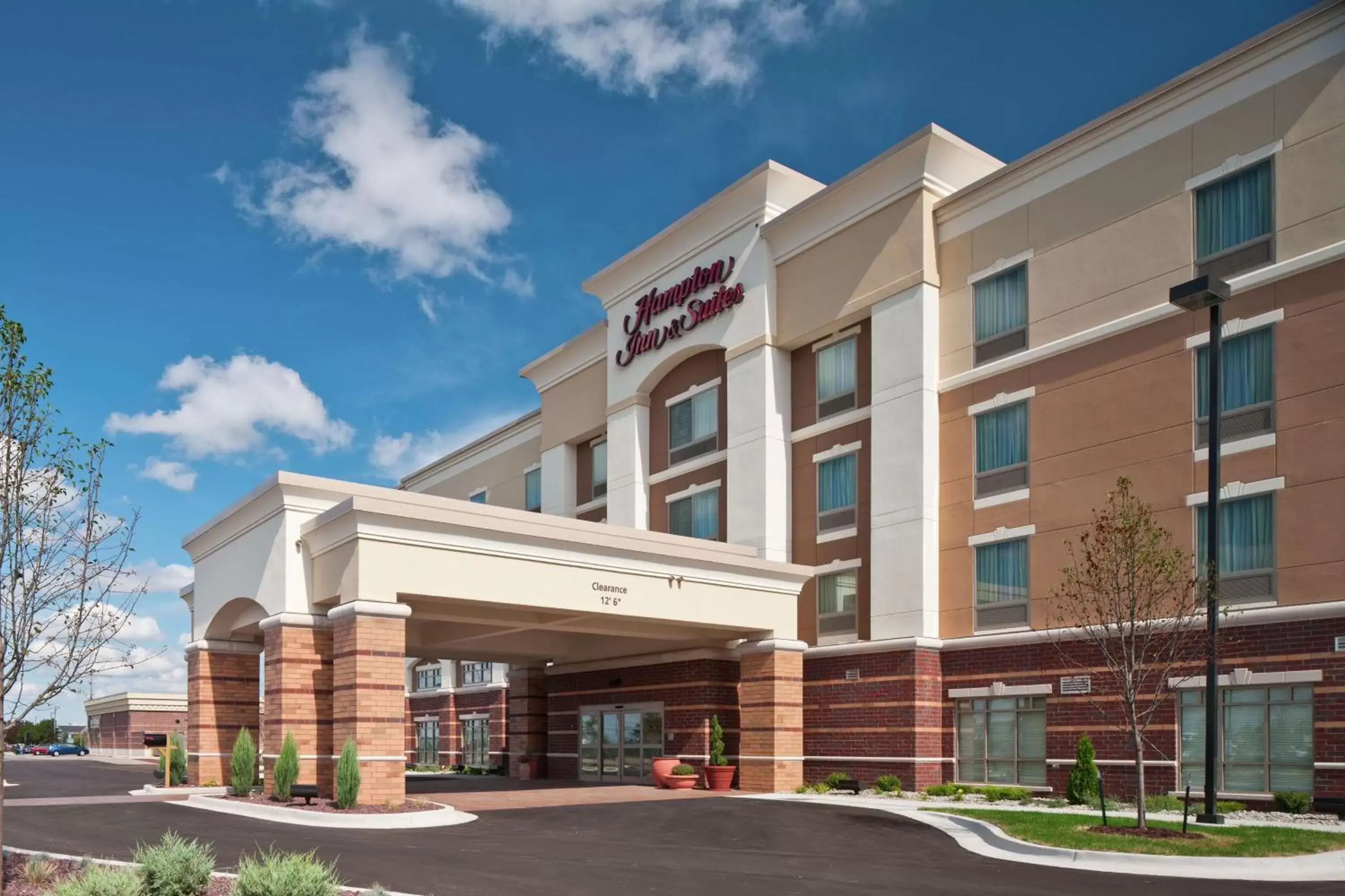 Property Building in Hampton Inn & Suites Saginaw