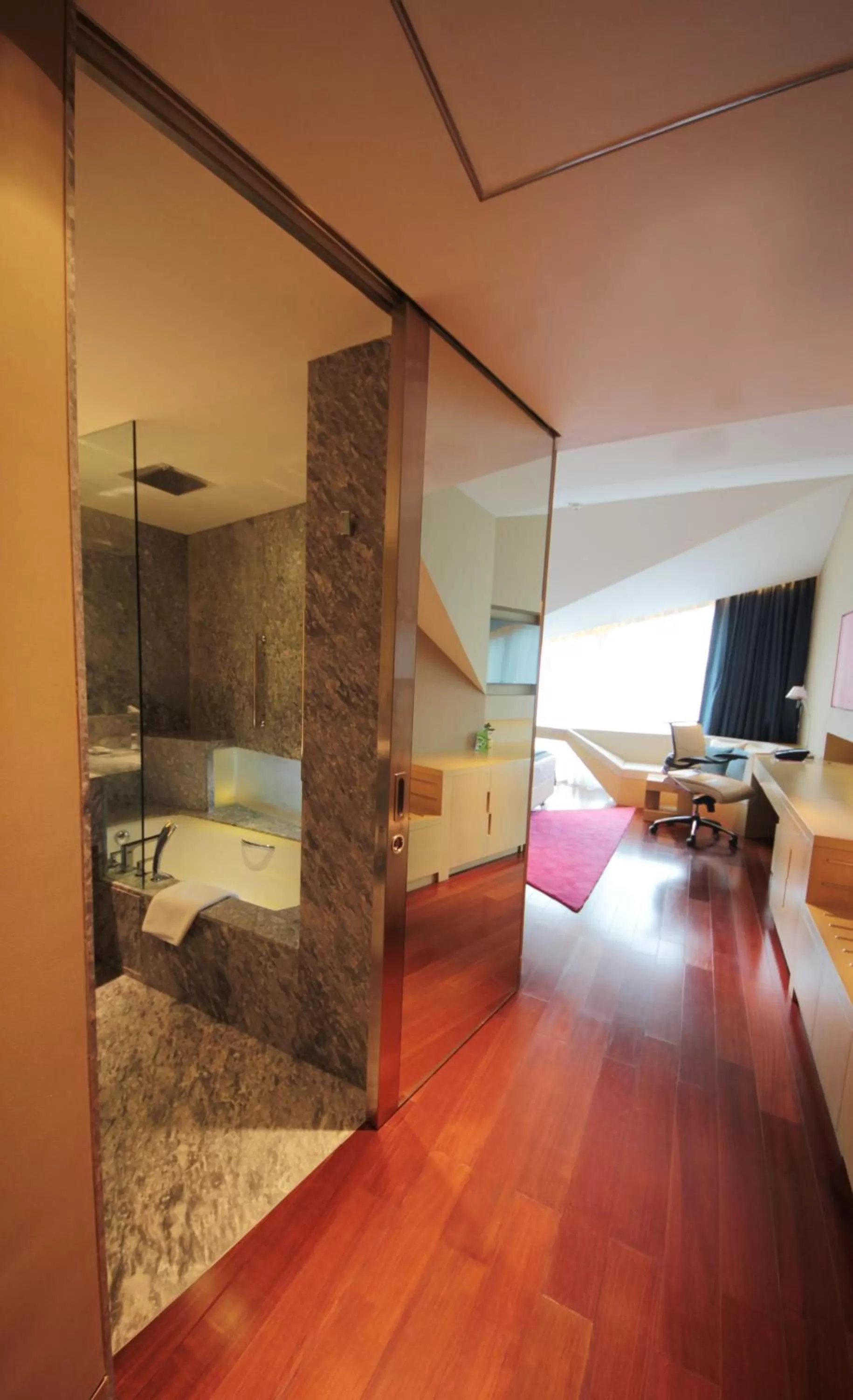 Living room, Bed in Vivanta New Delhi, Dwarka