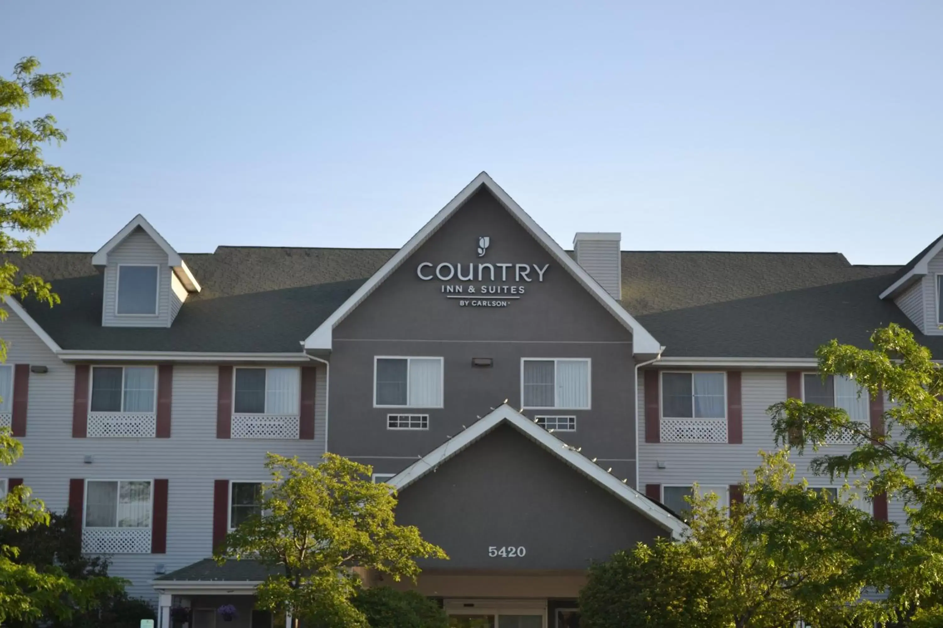 Property Building in Country Inn & Suites by Radisson, Gurnee, IL