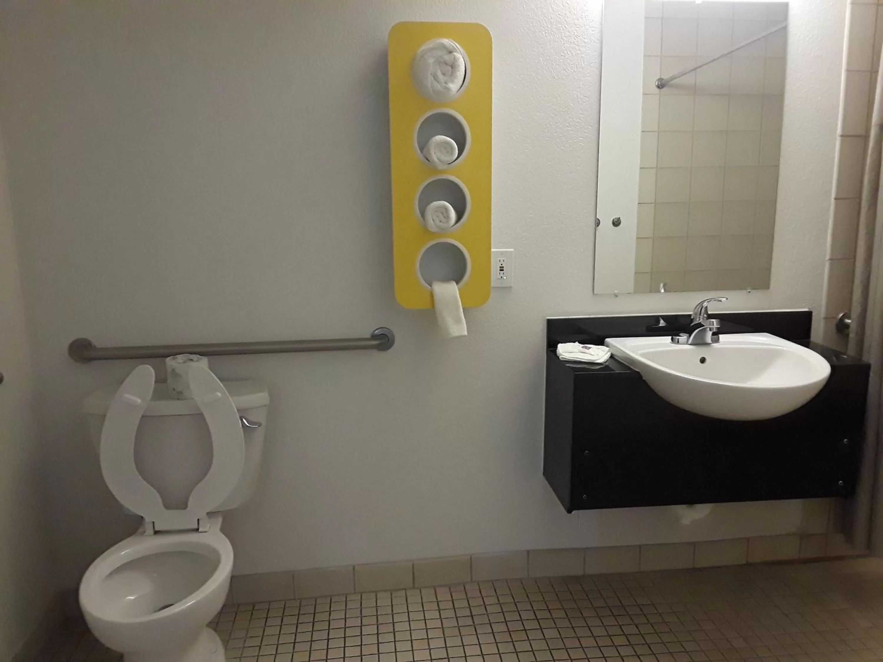 Bathroom in Motel 6-Farmington, NM