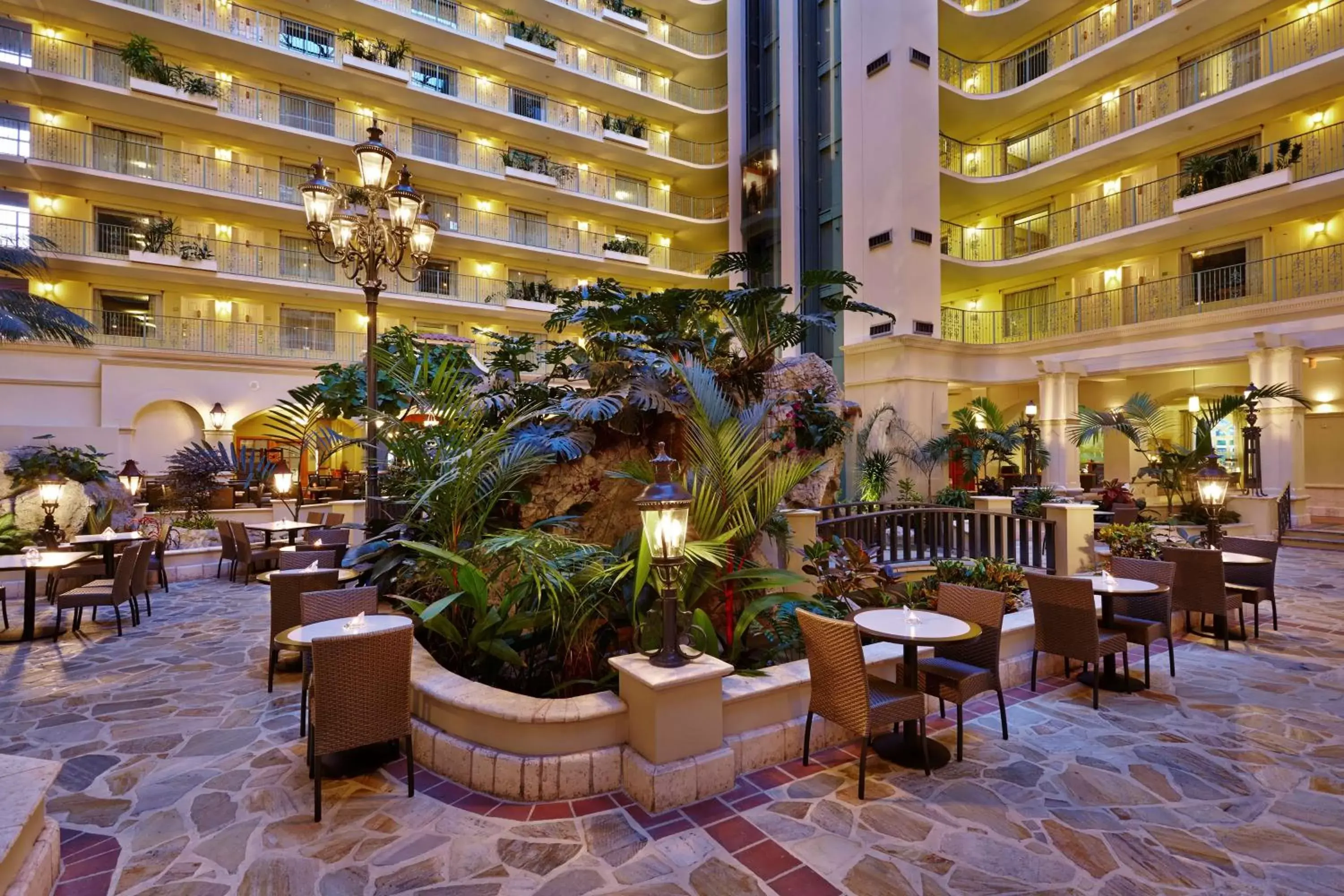 Lobby or reception, Restaurant/Places to Eat in Embassy Suites by Hilton Fort Lauderdale 17th Street