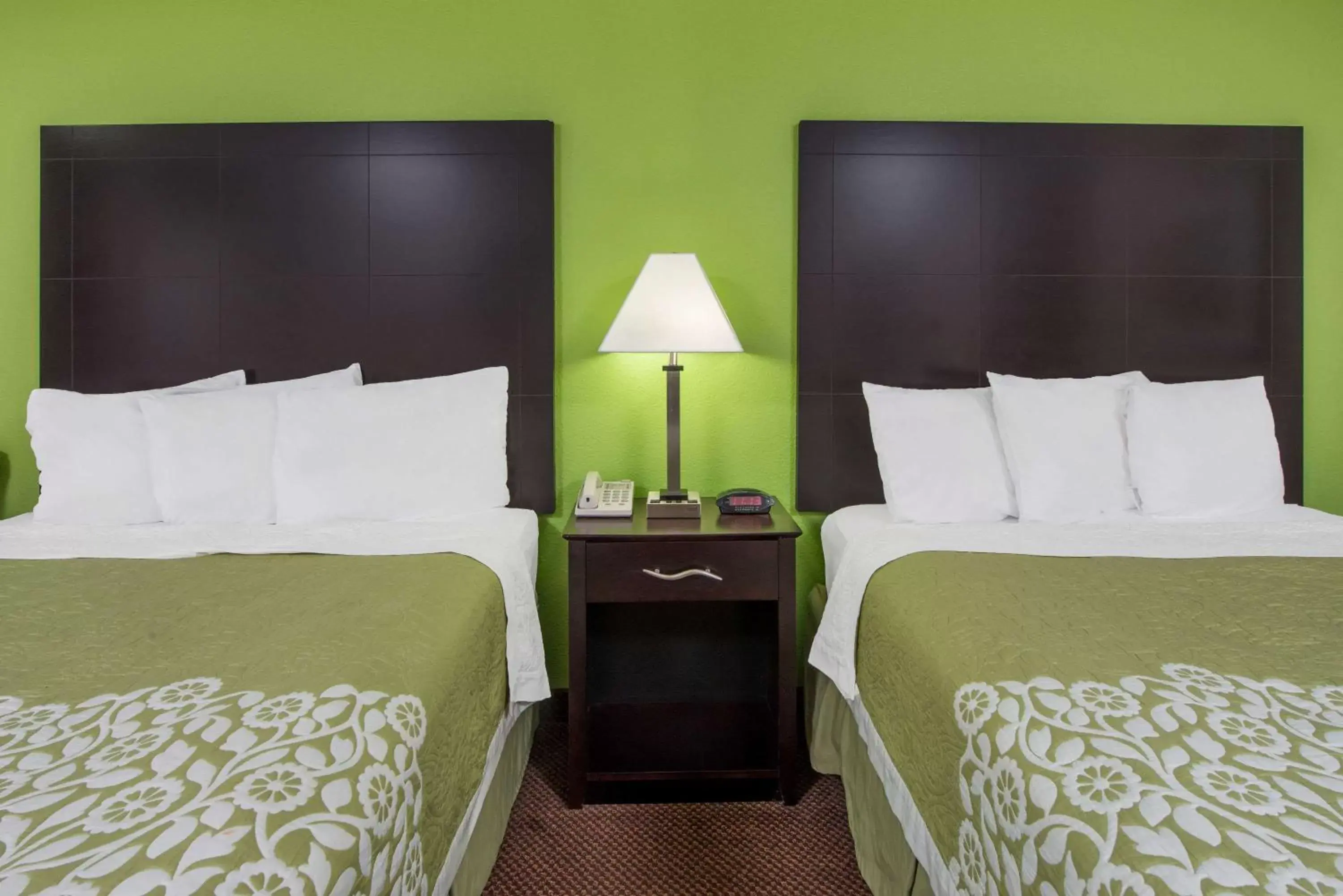 Photo of the whole room, Bed in Days Inn by Wyndham Calvert City - Paducah East Photo of the whole room, Bed in Days Inn by Wyndham Calvert City - Paducah East