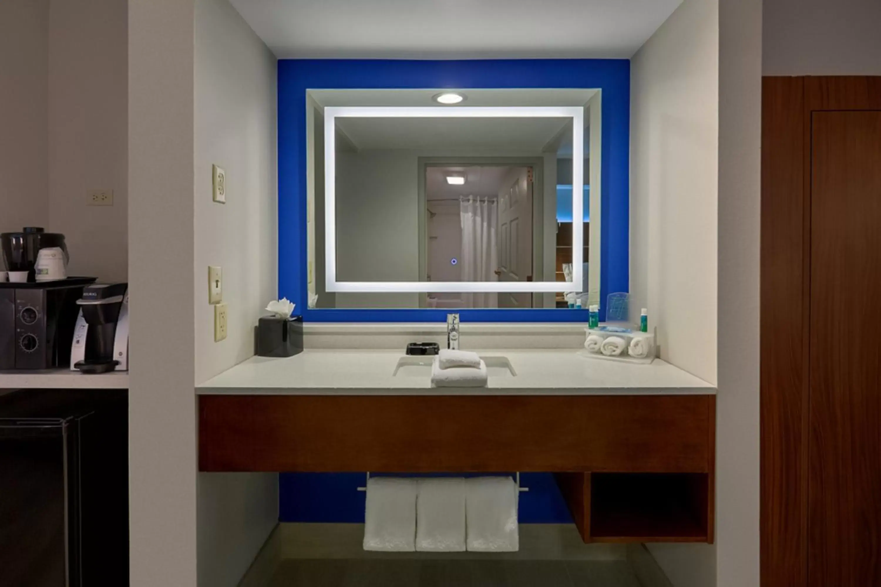 Queen Room - Mobility Accessible in Holiday Inn Express Pigeon Forge – Sevierville by IHG Queen Room - Mobility Accessible in Holiday Inn Express Pigeon Forge – Sevierville by IHG