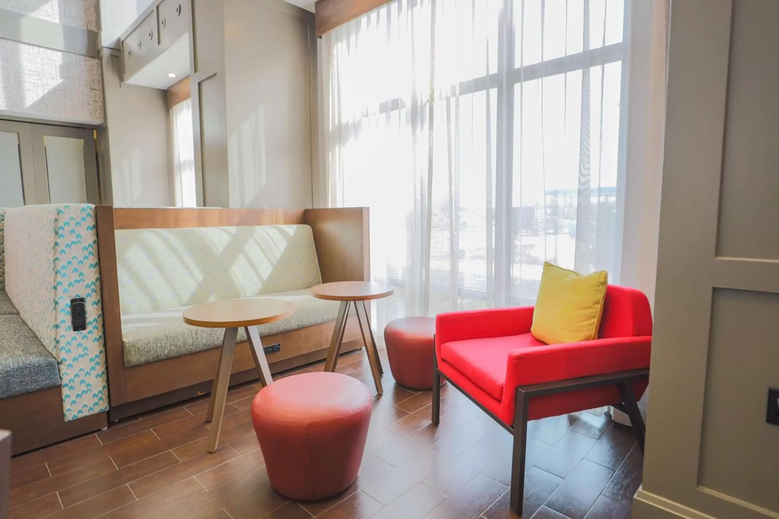 Lobby or reception, Lounge/Bar in Hampton Inn & Suites Bay City
