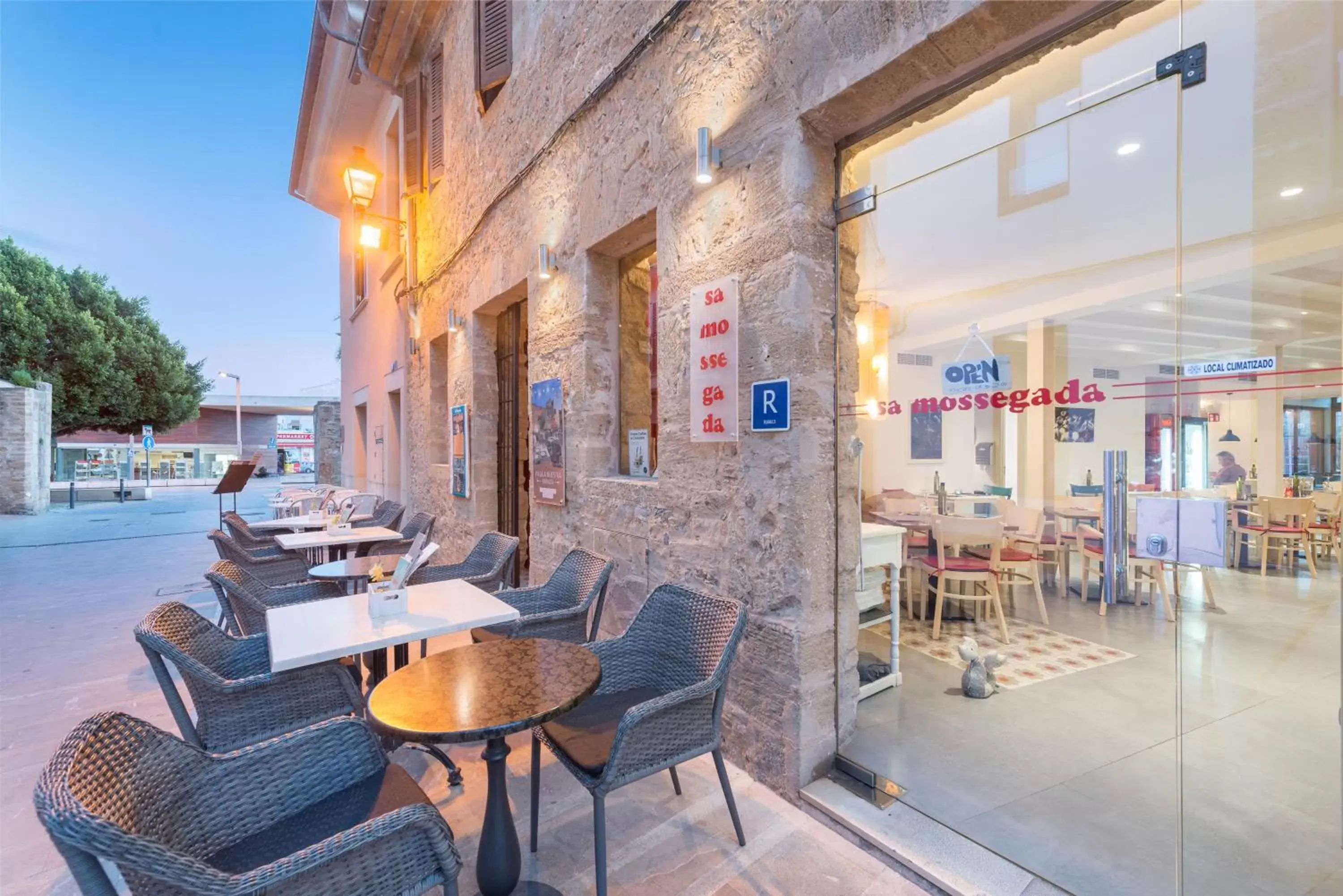 Facade/entrance, Restaurant/Places to Eat in Alcudia Petit - Turismo de Interior