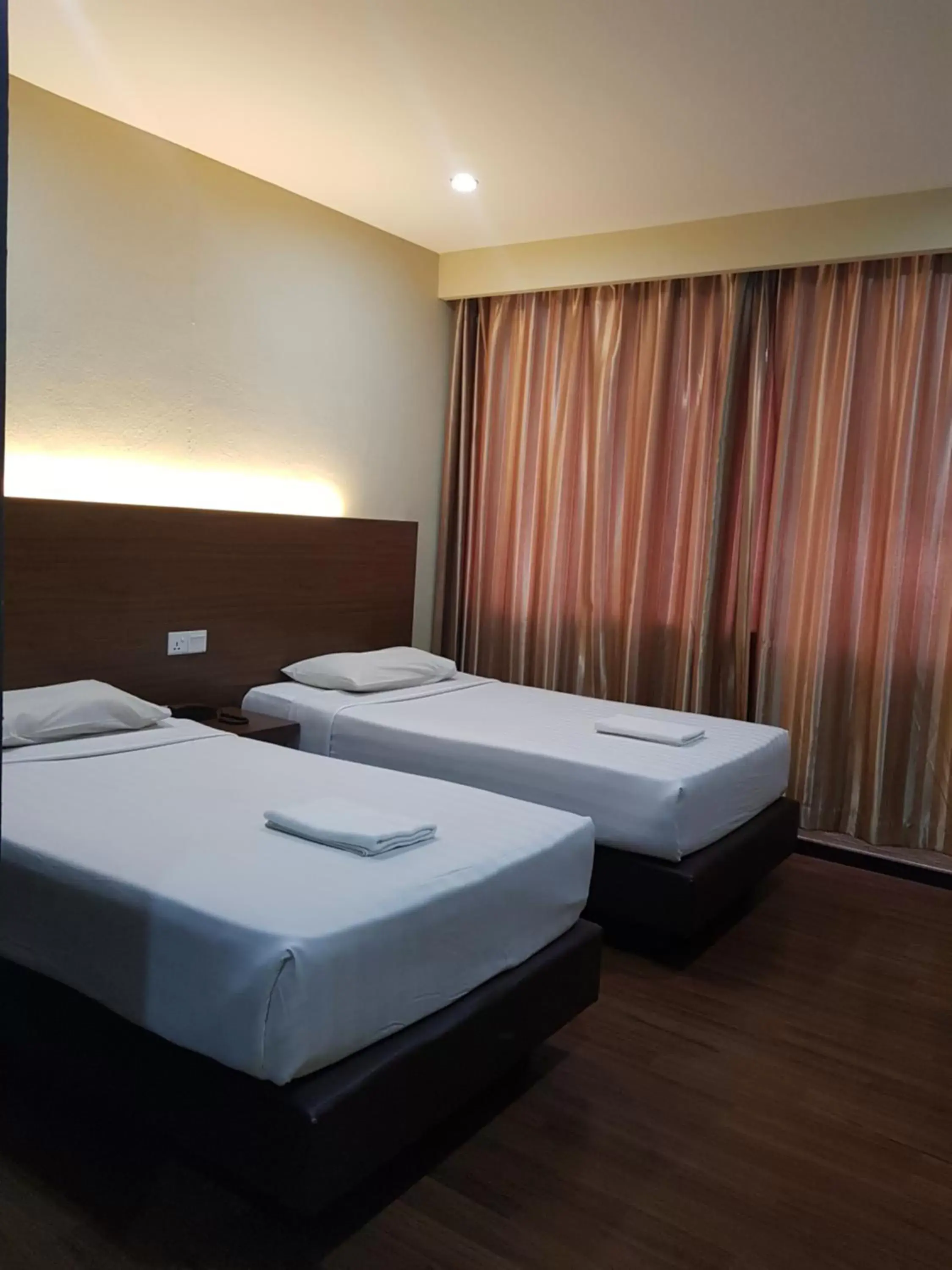 Bedroom, Bed in Garden Inn, Penang