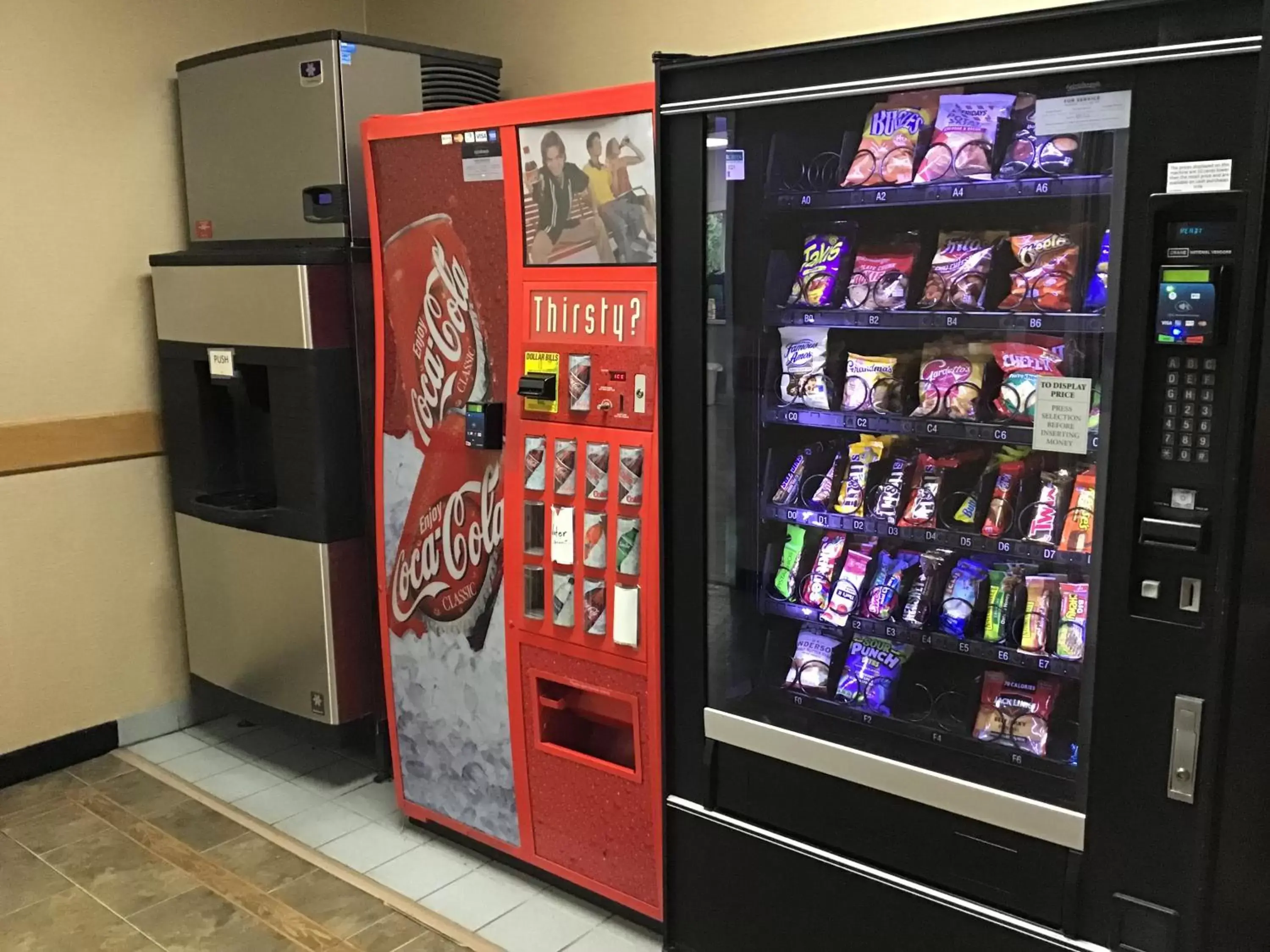 vending machine, Supermarket/Shops in Quality Inn & Suites Wilsonville