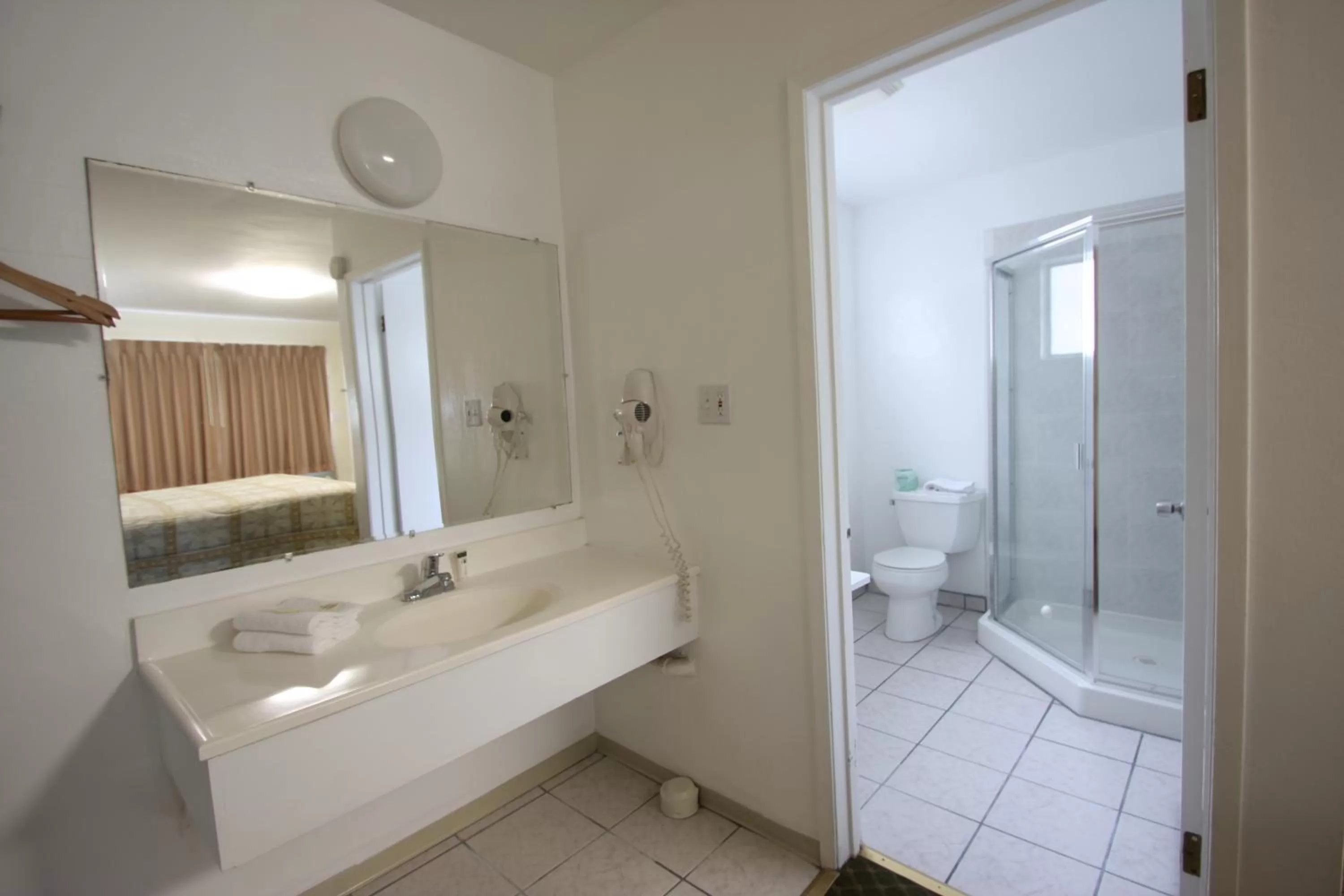 Bathroom in Redwood Inn