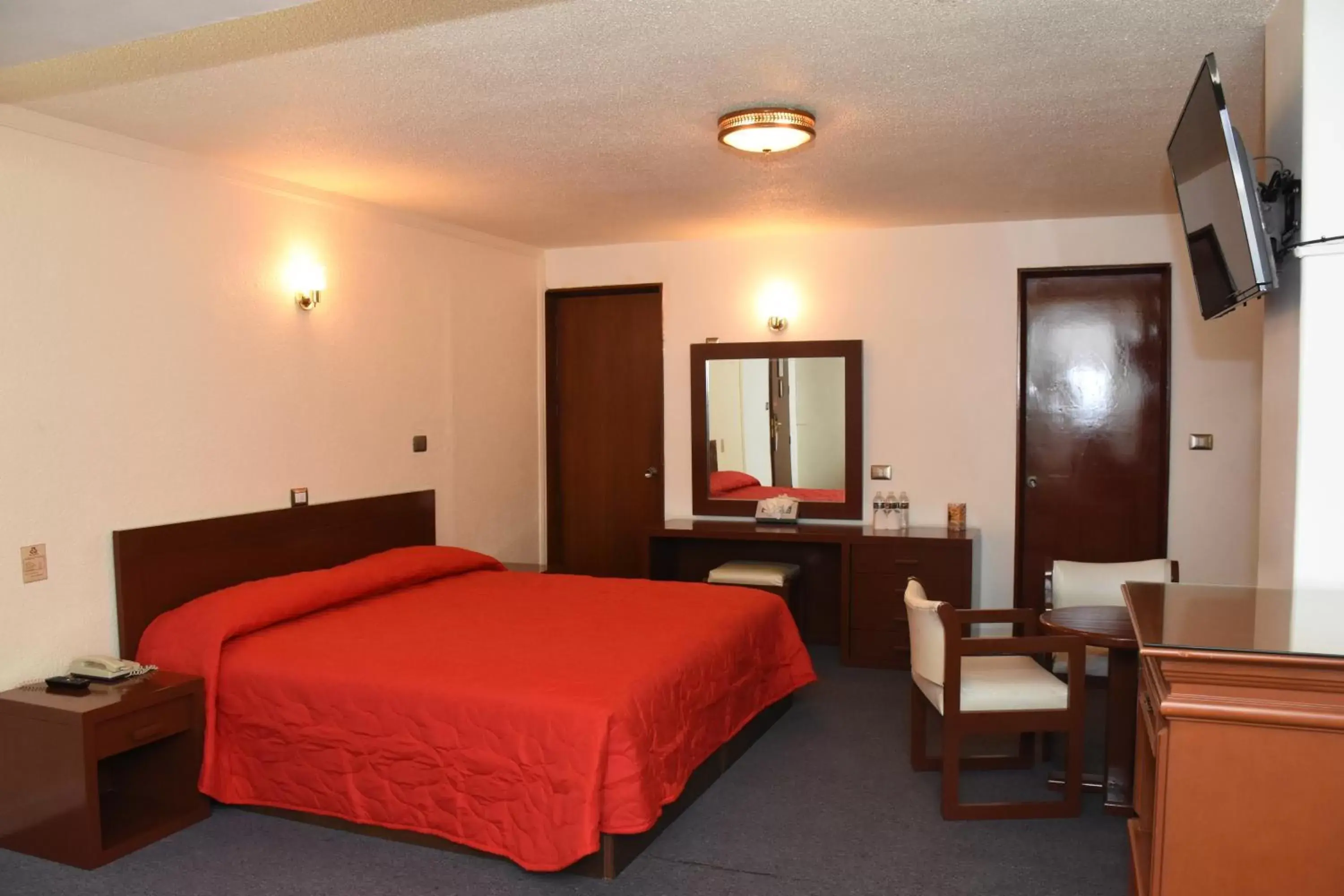 Photo of the whole room, Bed in Hotel Maria Victoria Xalapa