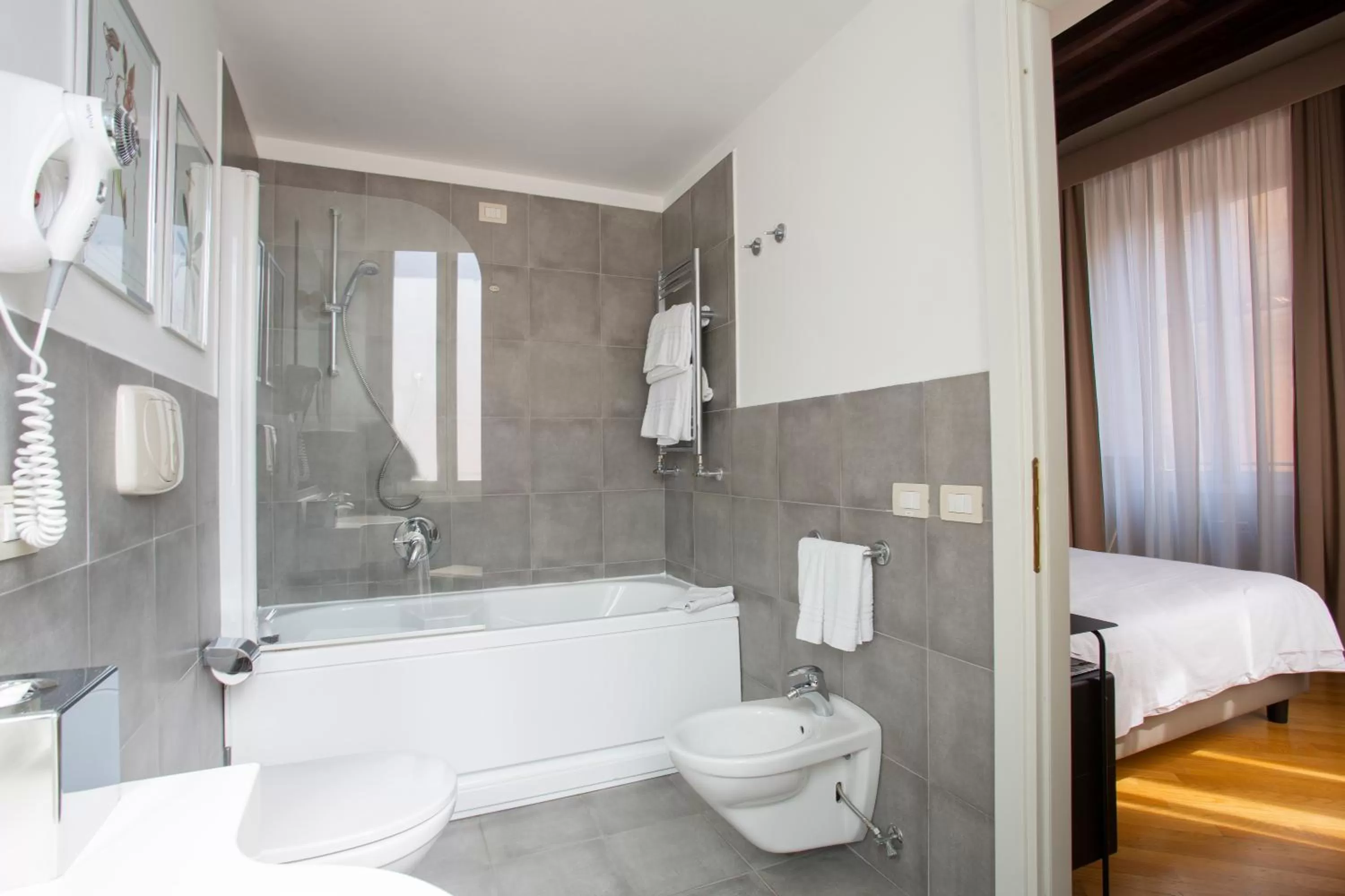 Bathroom in Hotel Adriano