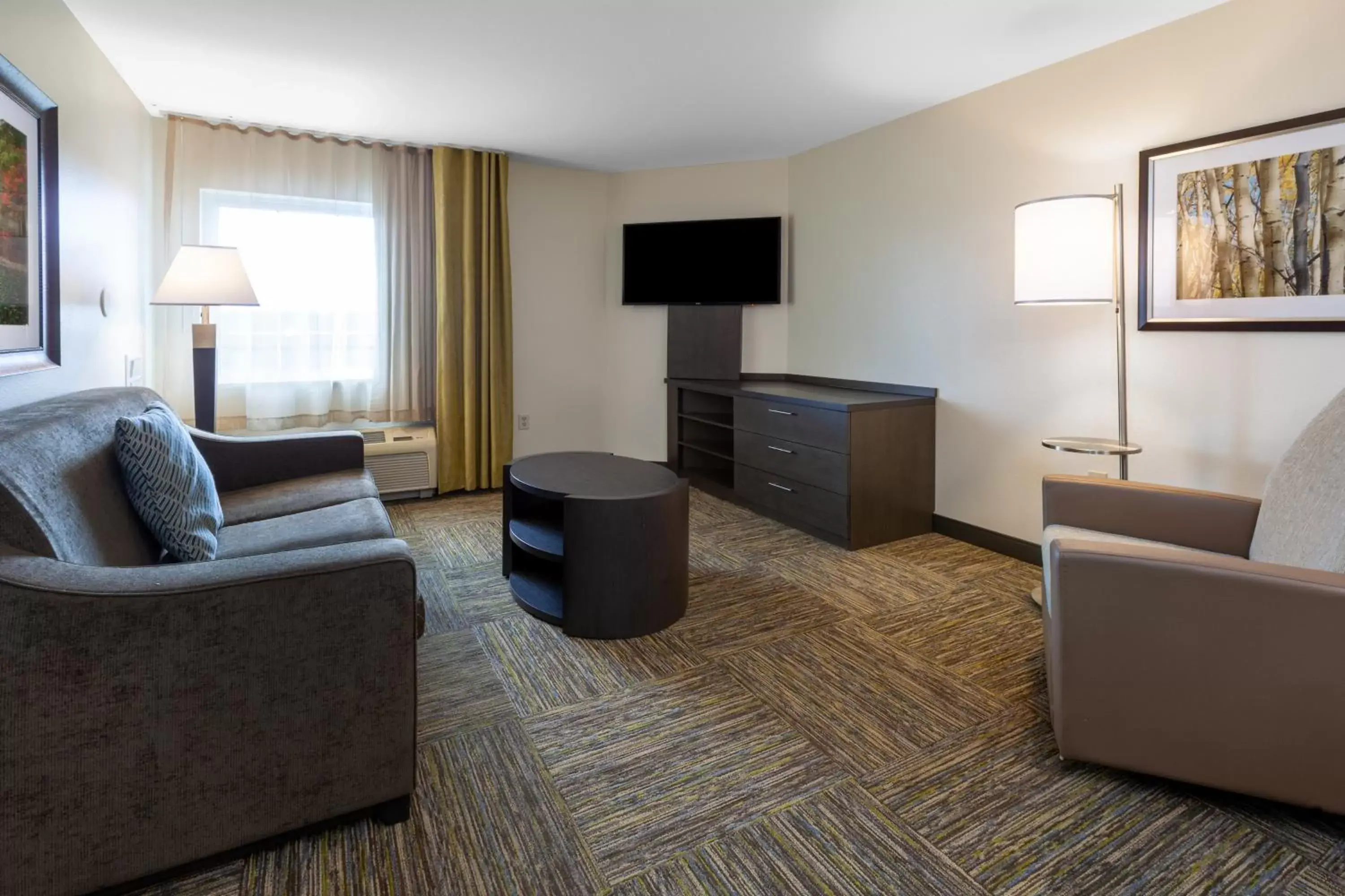 Photo of the whole room, Seating Area in Candlewood Suites Kalamazoo, an IHG Hotel