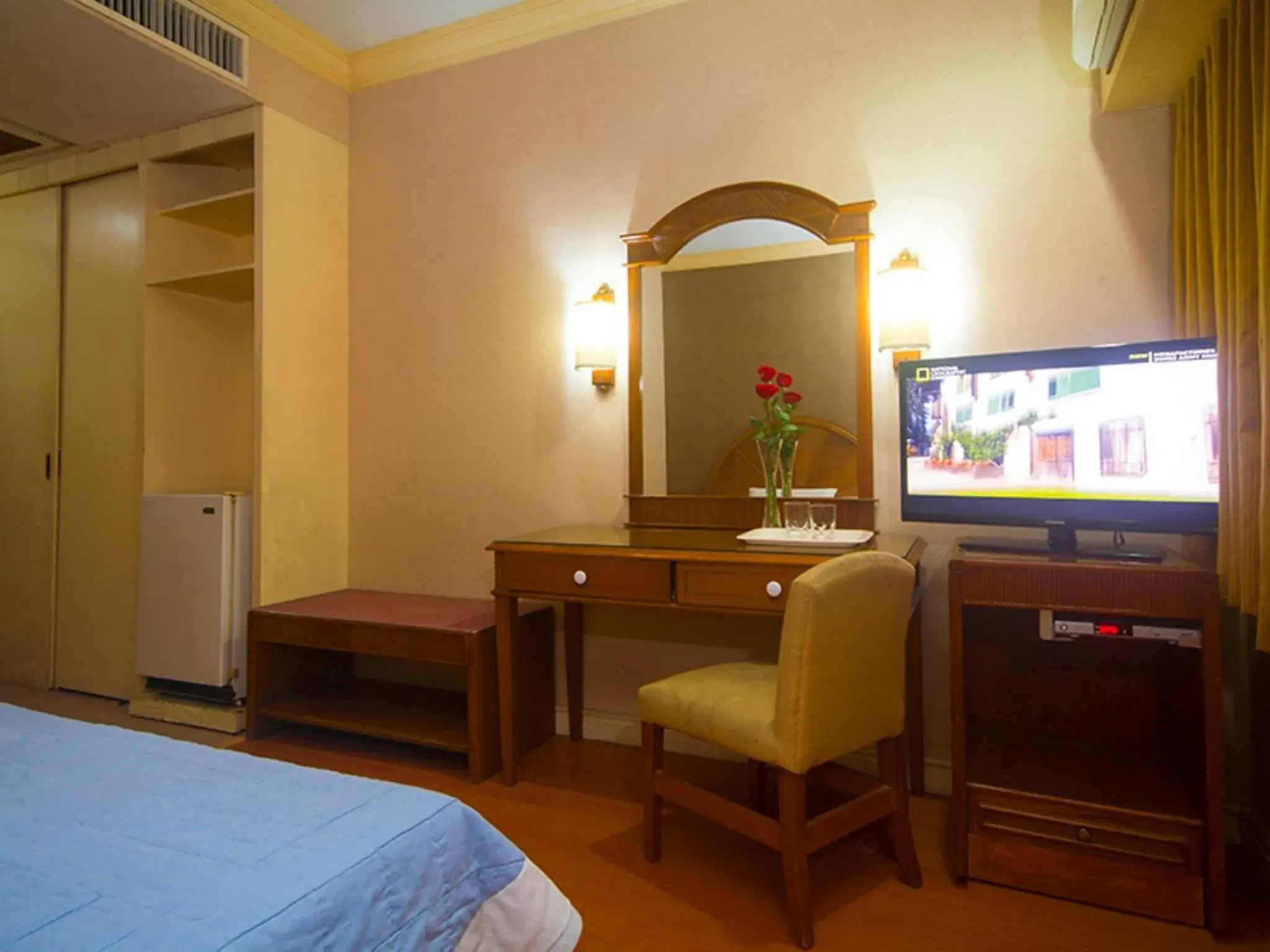 TV and multimedia, TV/Entertainment Center in Grand City Hotel