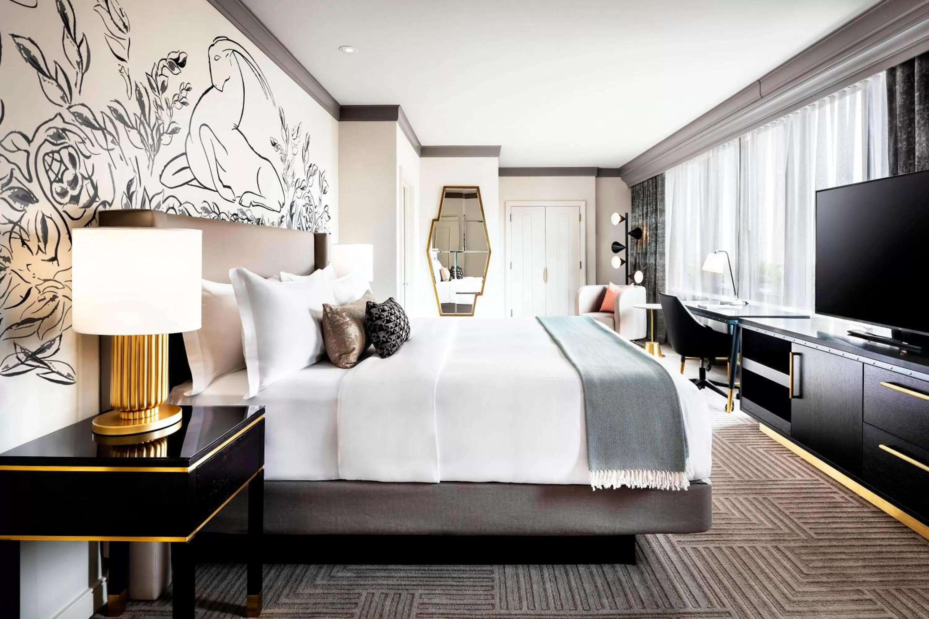 Bedroom, Bed in The Gwen, a Luxury Collection Hotel, Michigan Avenue Chicago