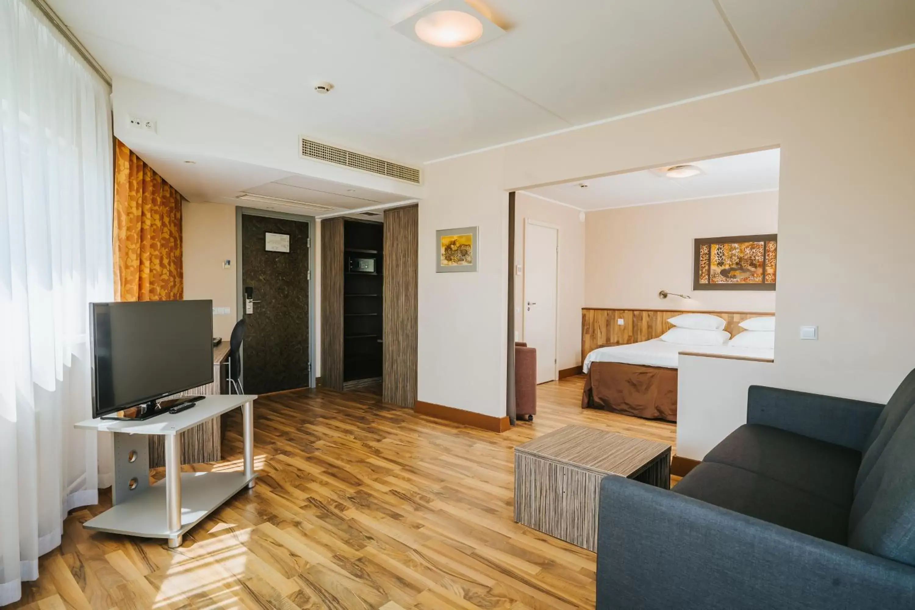 Bed, Seating Area in Hestia Hotel Strand